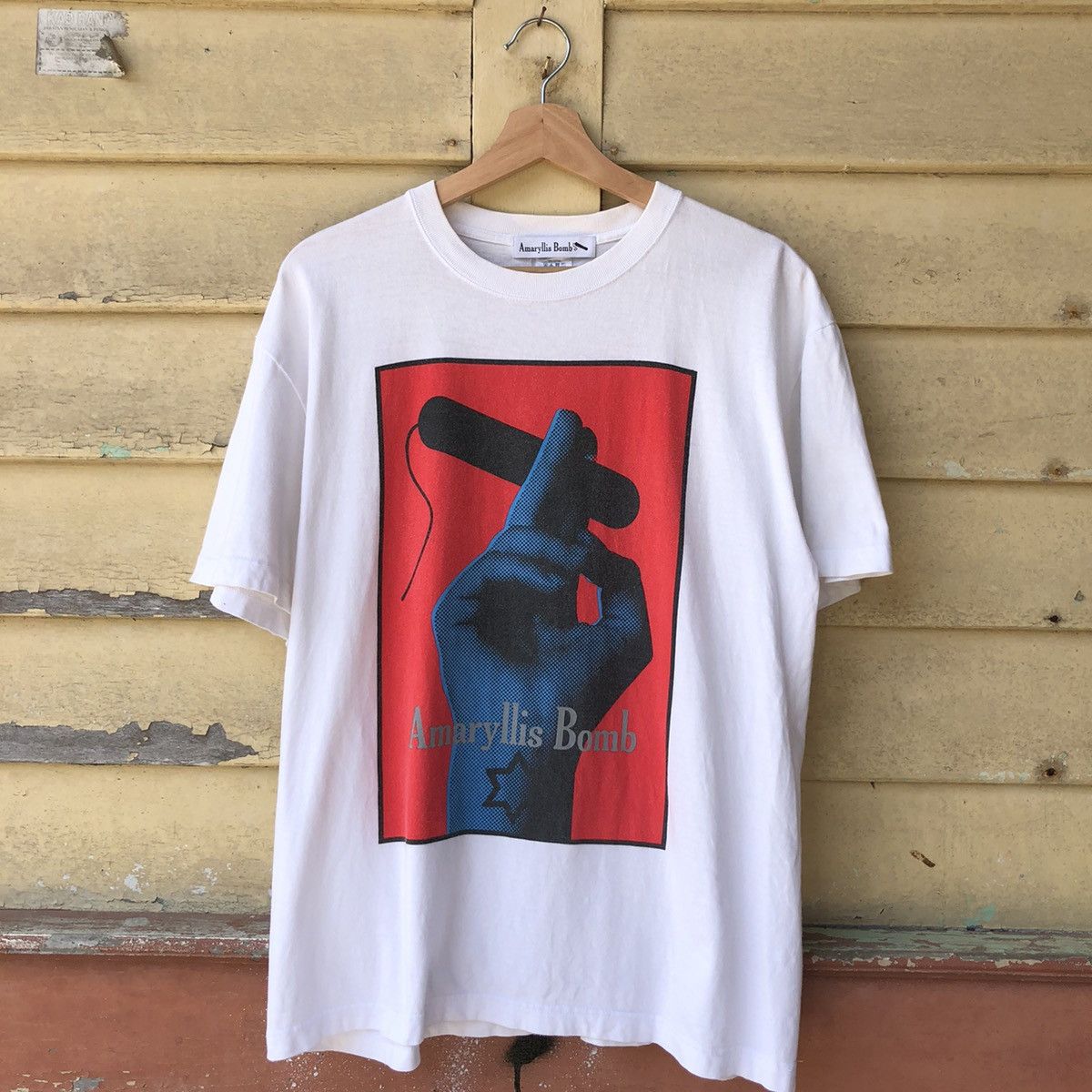 If Six Was Nine Japanese Brand Amaryllis Bomb Art Tshirt Size US L / EU 52-54 / 3 - 1 Thumbnail