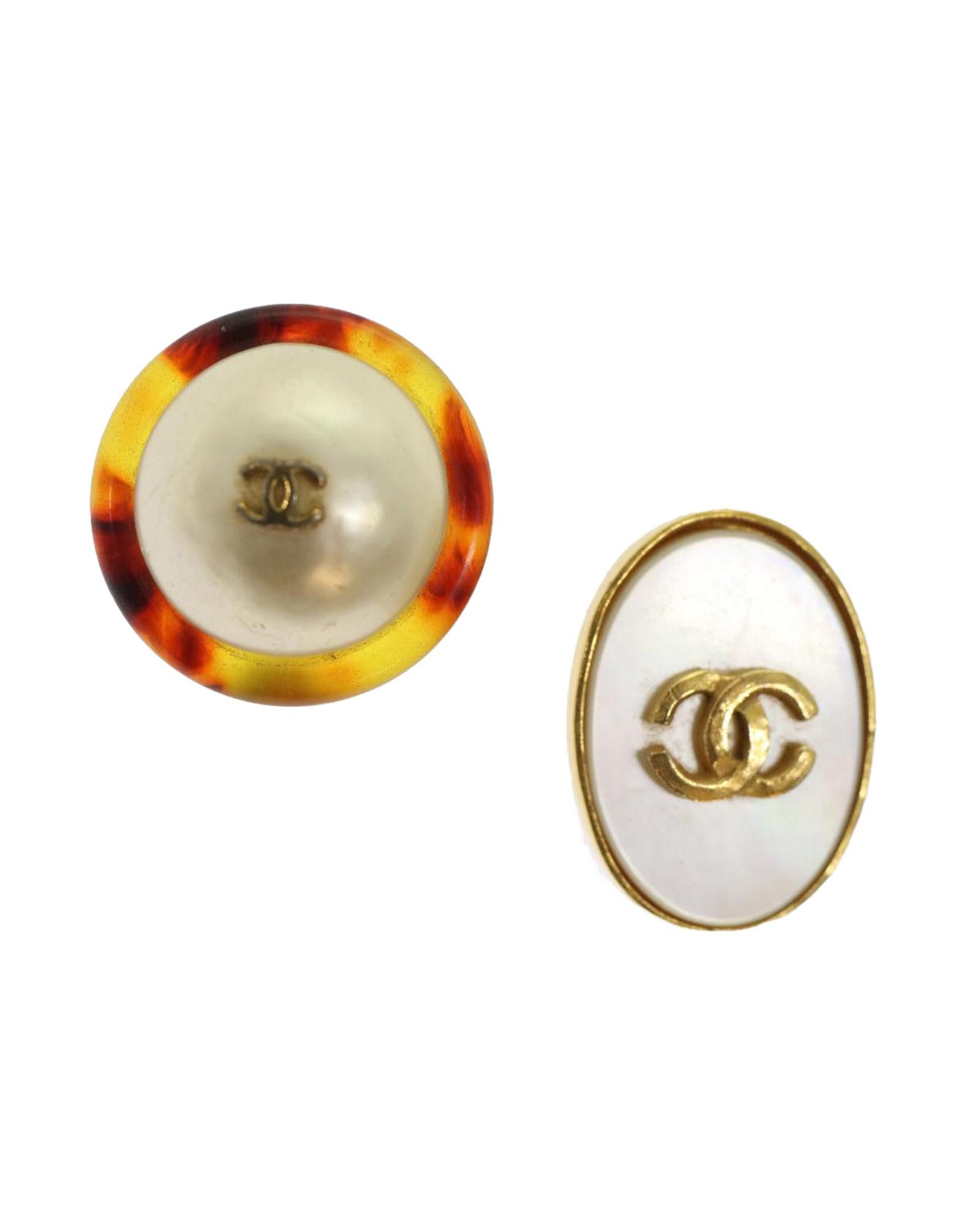 image of Chanel White Metal Cc Earring Accessory - Rank C, Women's