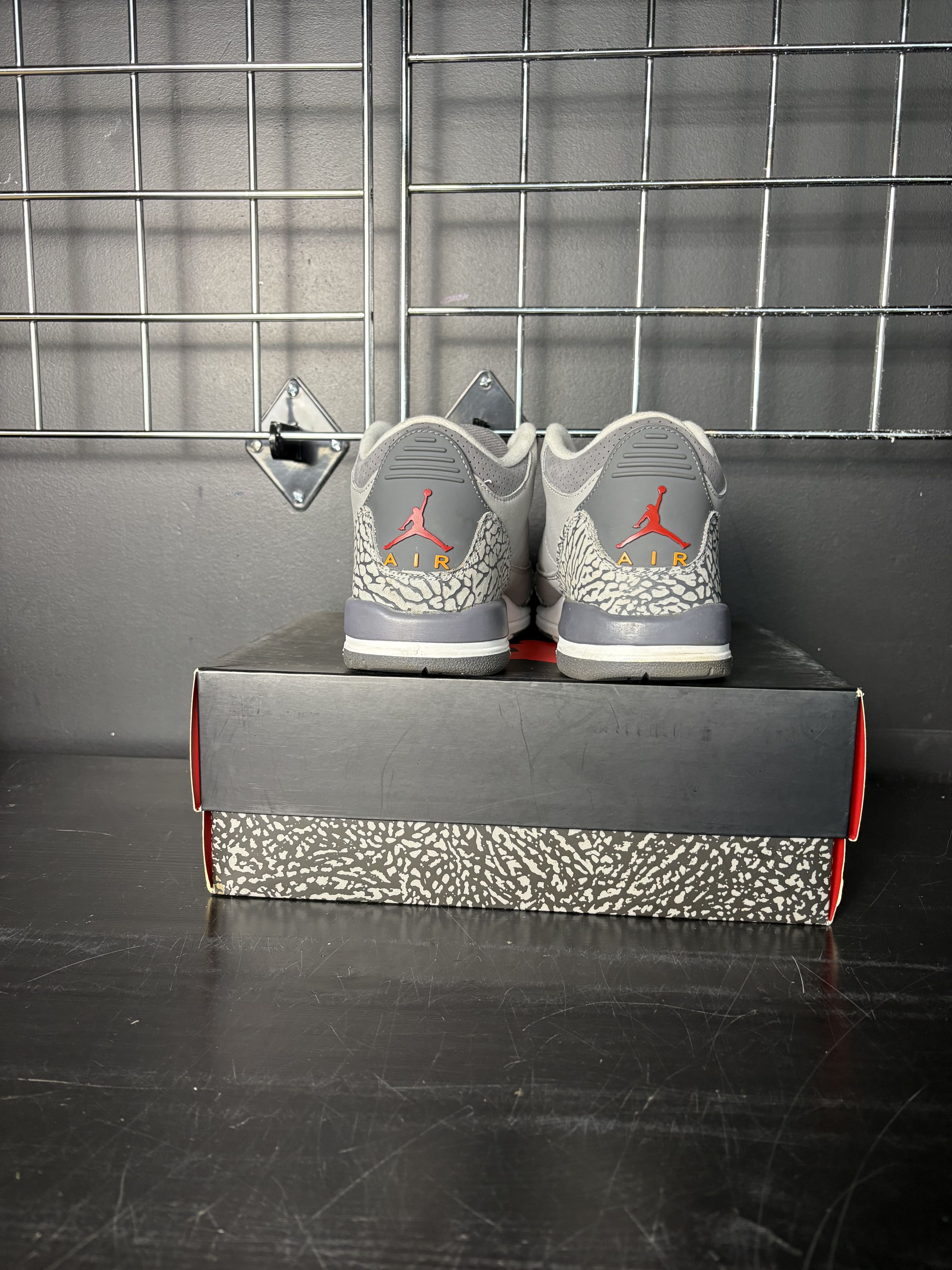 Jordan Brand Air Jordan 3 Retro "Cool Grey" (2021) (GS) **PRE-OWNED** Size US 7 / EU 40 - 4 Thumbnail