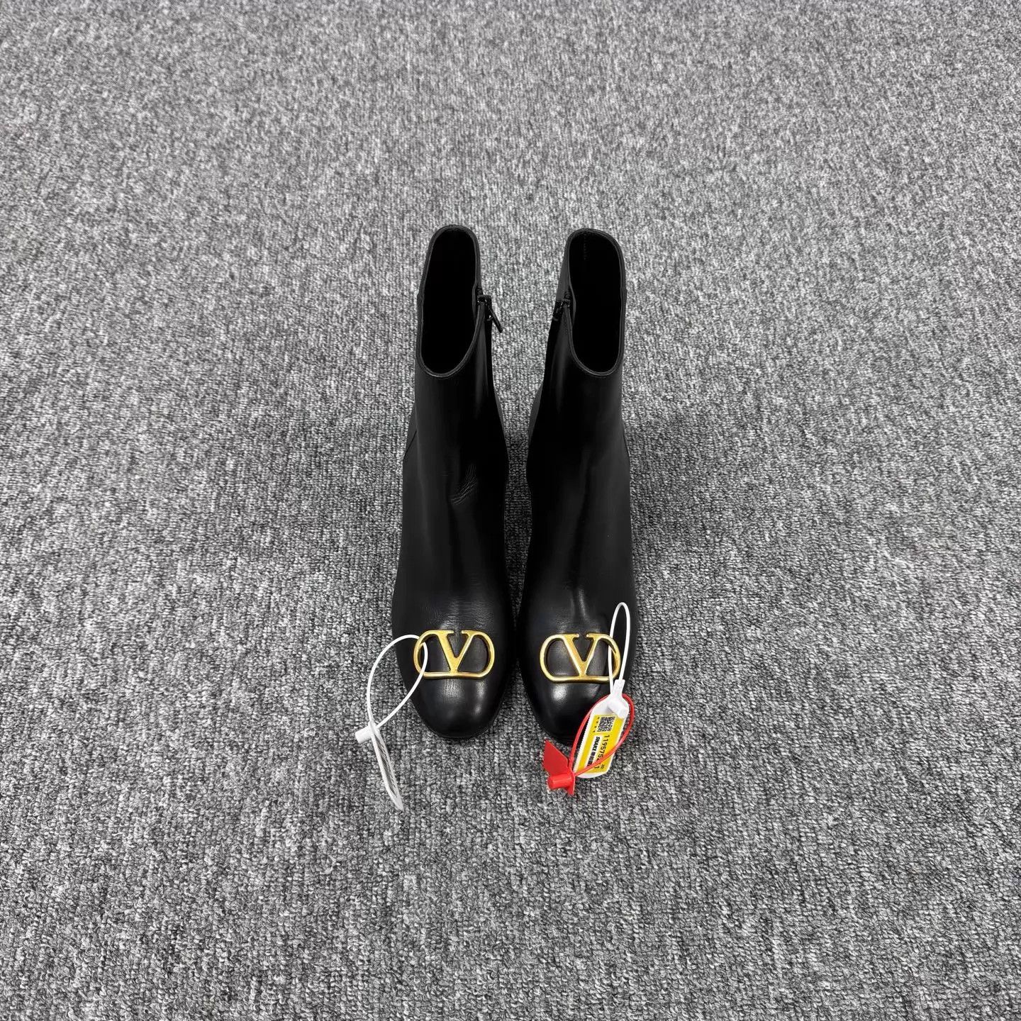 Valentino Valentino Black PointedToe High Heel Ankle Boot 40 Size US 9.5 / IT 39.5 - 2 Thumbnail