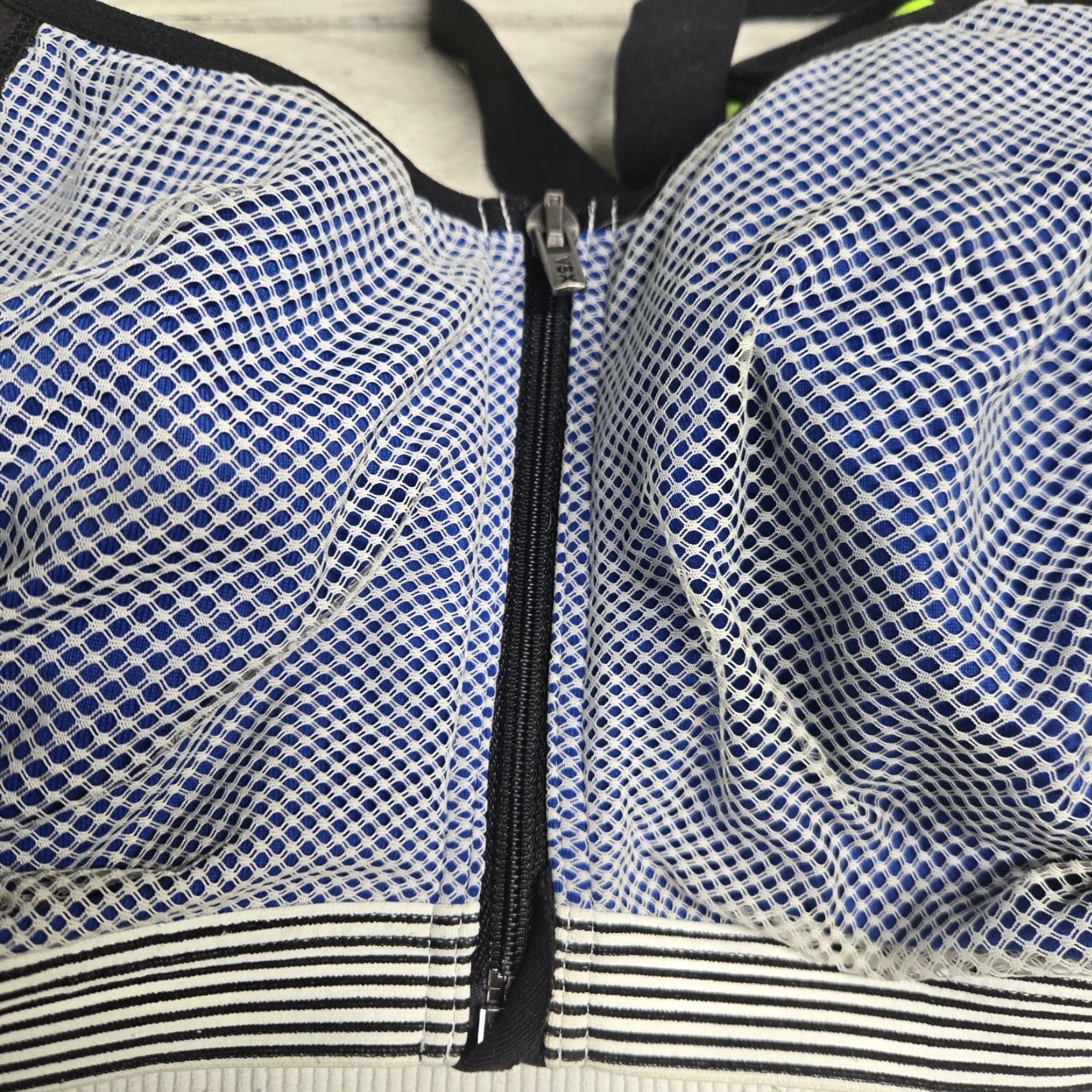 Victoria's Secret Victoria's Secret VSX Sport Bra Womens 38D Blue Zip Front Racerback Full Coverage Size ONE SIZE - 3 Thumbnail
