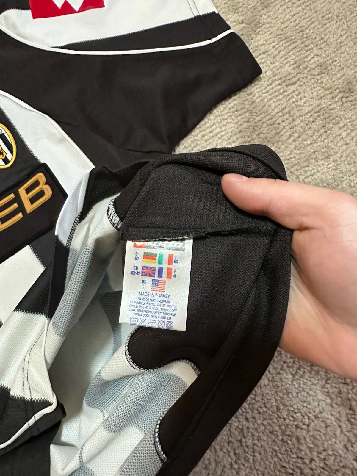 Lotto Sport Juventus 2002/2003 Home Football Shirt Soccer Jersey Calcio Size US L / EU 52-54 / 3 - 6 Thumbnail