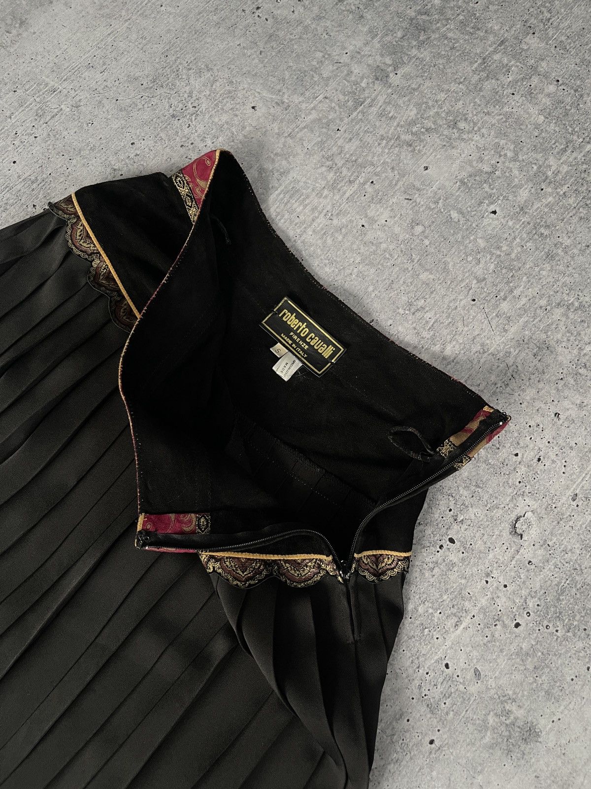 Roberto Cavalli Roberto Cavalli Leather and Silk Skirt Size S Size 25" / US 0 / IT 36 - 14 Thumbnail