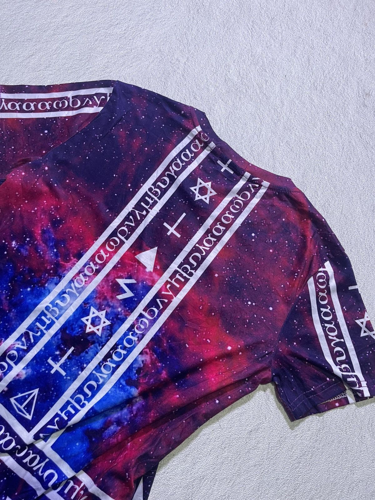 Japanese Brand Y2K LINZI YONG short sleeve tshirt multi color motif Size US M / EU 48-50 / 2 - 4 Thumbnail