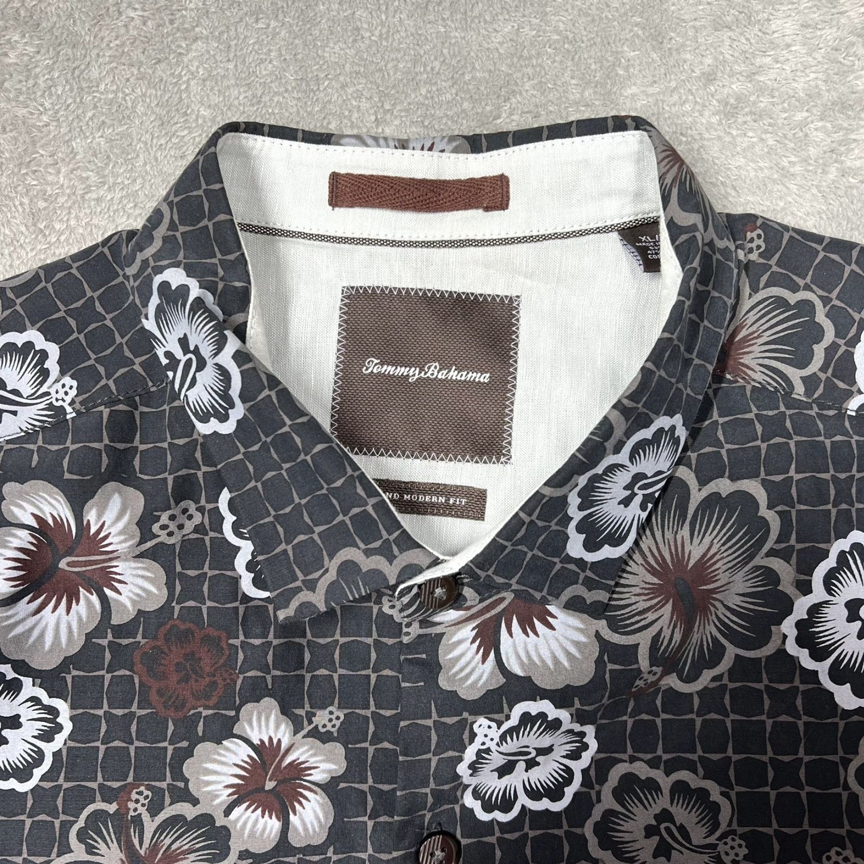 Tommy Bahama Tommy Bahama Shirt XL Black Hawaiian Button-Up Short Sleeve Collared Silk Cotton Spandex Floral Hibiscus Size US XL / EU 56 / 4 - 5 Thumbnail
