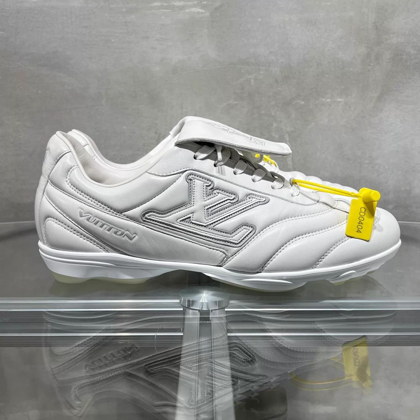 Louis Vuitton Louis Vuitton Footprint white soccer cleats UK8/42 Size US 9 / EU 42 - 4 Thumbnail