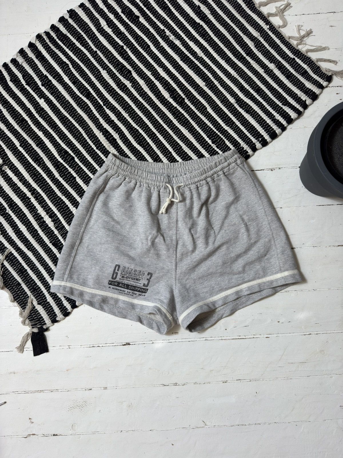 Diesel VINTAGE DIESEL 2000s BASIC GREY SHORTS Size 30" / US 8 / IT 44 - 1 Thumbnail