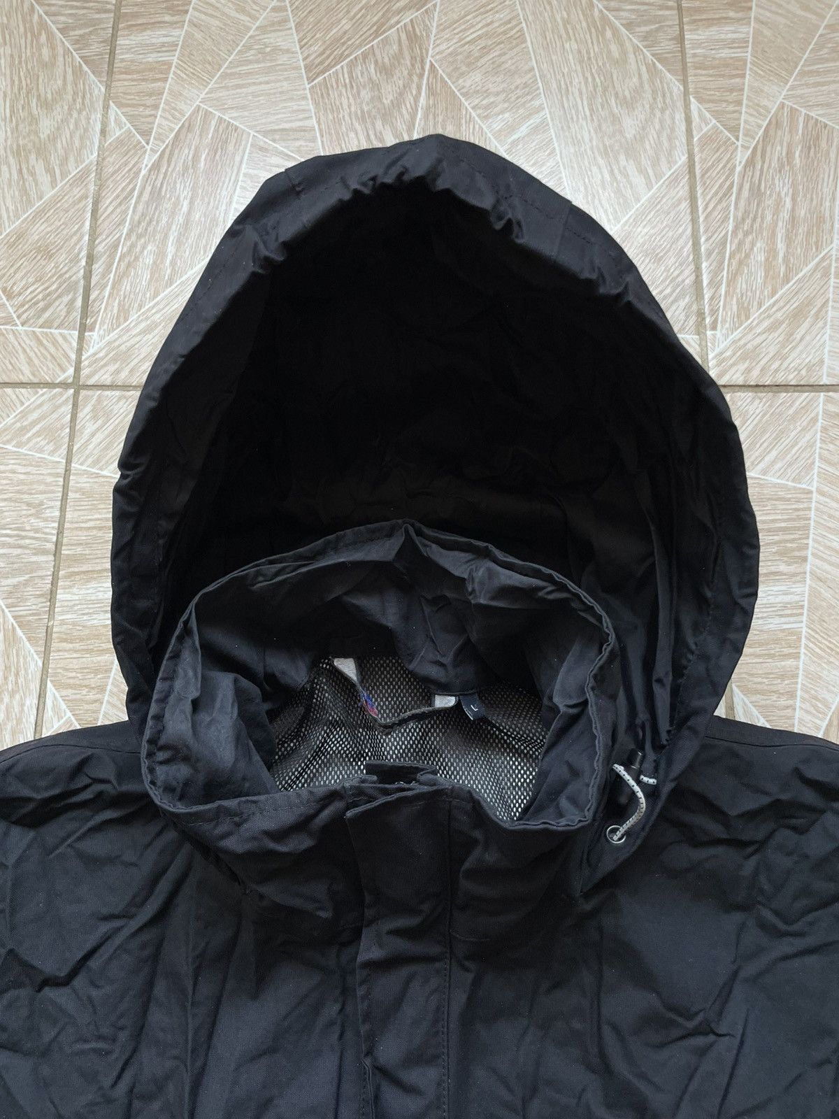 Berghaus × Vintage Outdoor Berghaus Aqua Foil Waterproof L Windbreaker Nylon Size US L / EU 52-54 / 3 - 5 Thumbnail