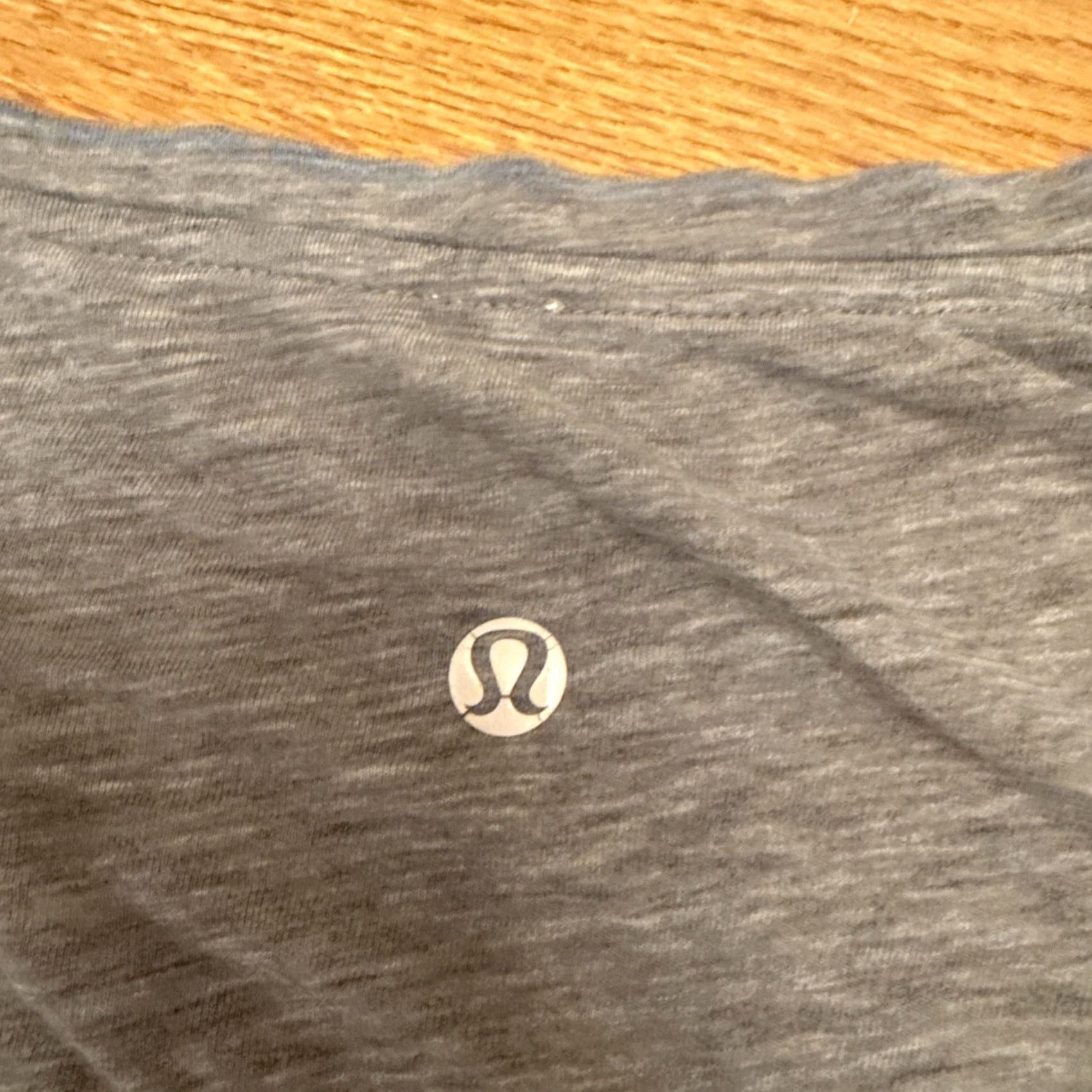 Lululemon Lululemon Shirt Womens Large Gray V Neck Athletic Lightweight Running Cuffed Shirt Size L / US 10 / IT 46 - 7 Thumbnail
