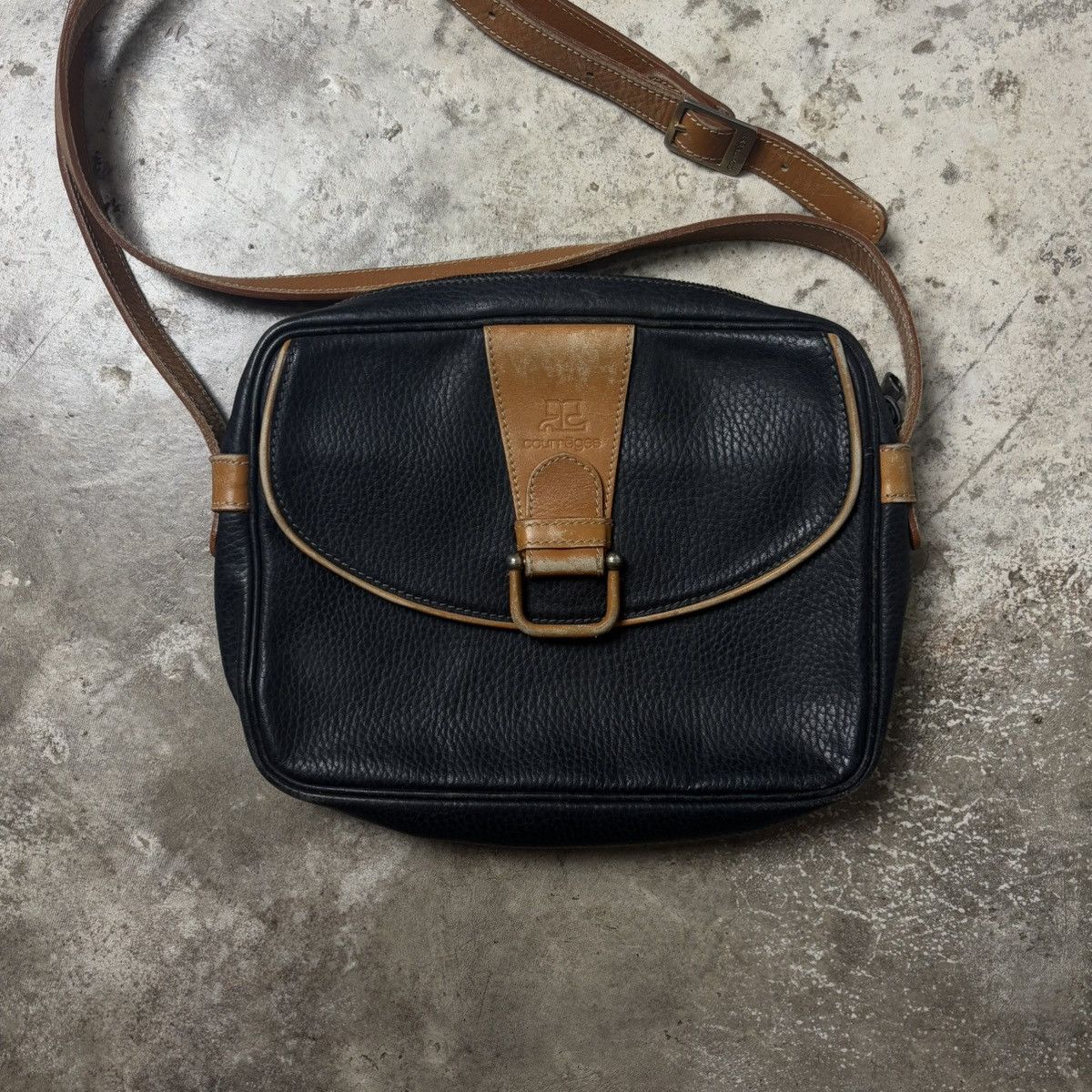 Courreges × Vintage VINTAGE COURREGES SLING BAG Size ONE SIZE - 1 Thumbnail