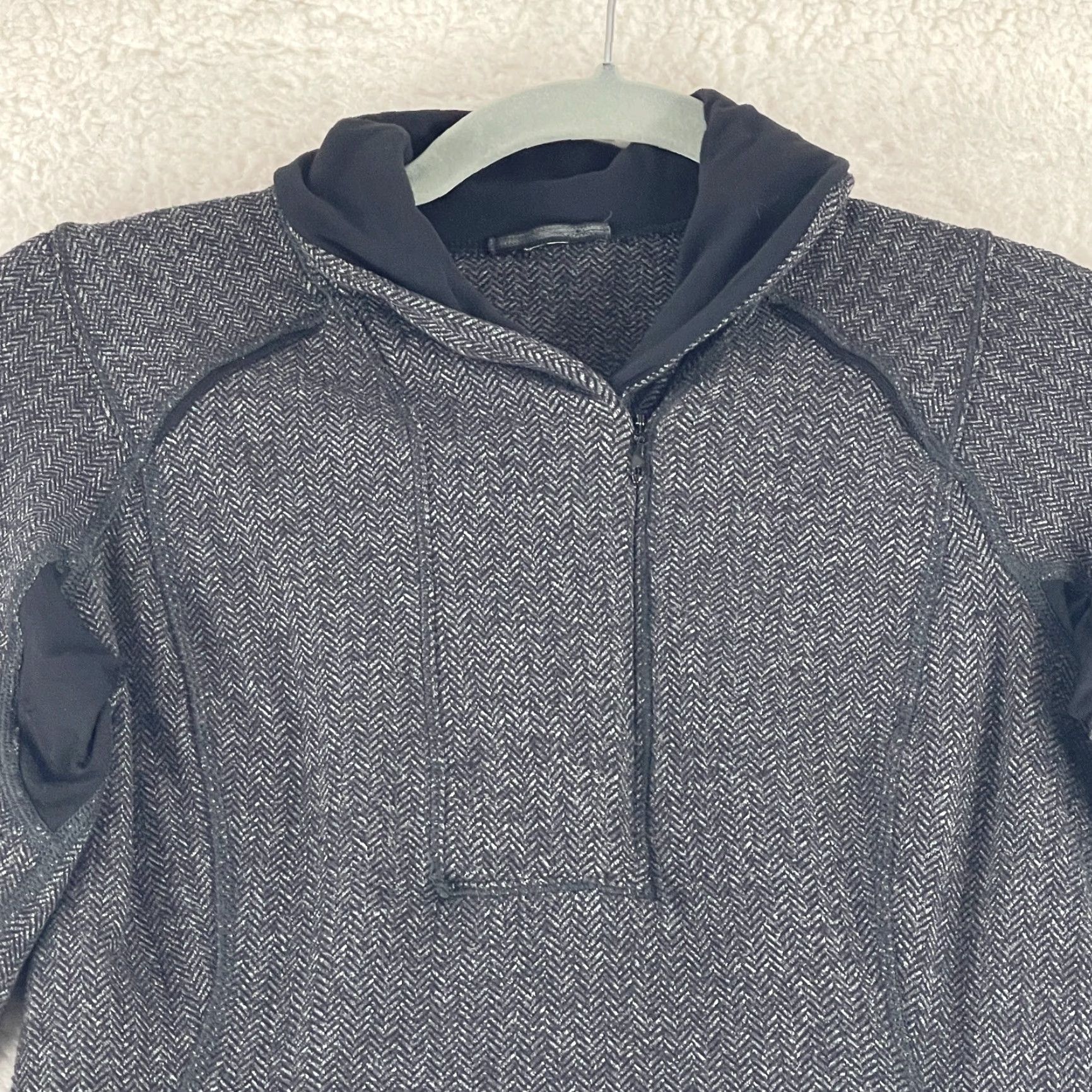 Lululemon Lululemon Think Fast Shirt Womens Size 4 Gray Herringbone Long Sleeve Pullover Size S / US 4 / IT 40 - 3 Thumbnail