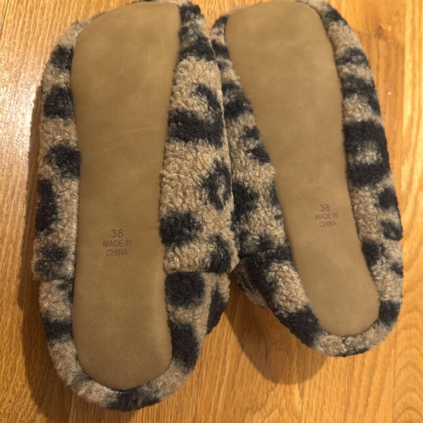 Swims SKIMS Leopard Print Fuzzy Slippers Size US 7.5 / IT 37.5 - 7 Thumbnail