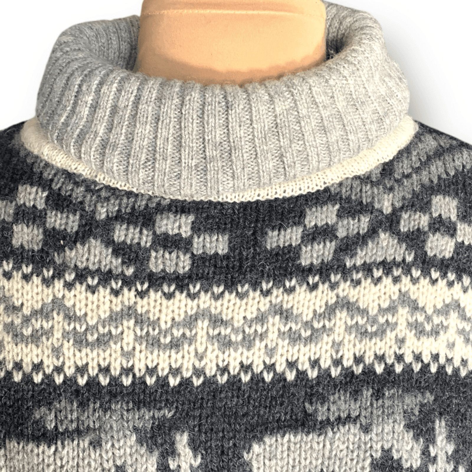 Eddie Bauer Vintage 90s Eddie Bauer Gray Wool Moose Nordic Fair Isle Size M / US 6-8 / IT 42-44 - 3 Thumbnail