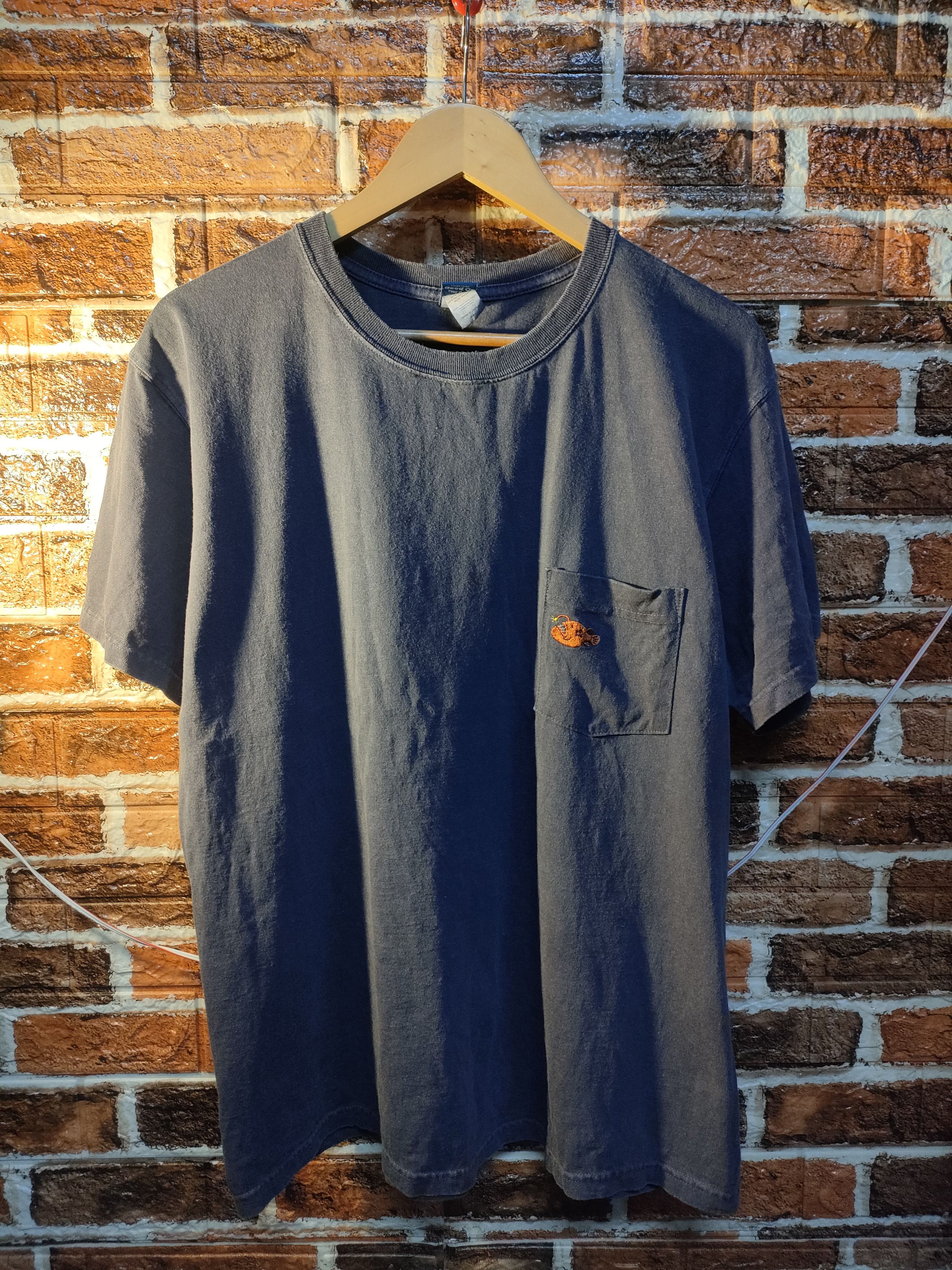Japanese Brand Good On Angelfish Pocket T-shirt Size US XL / EU 56 / 4 - 1 Thumbnail