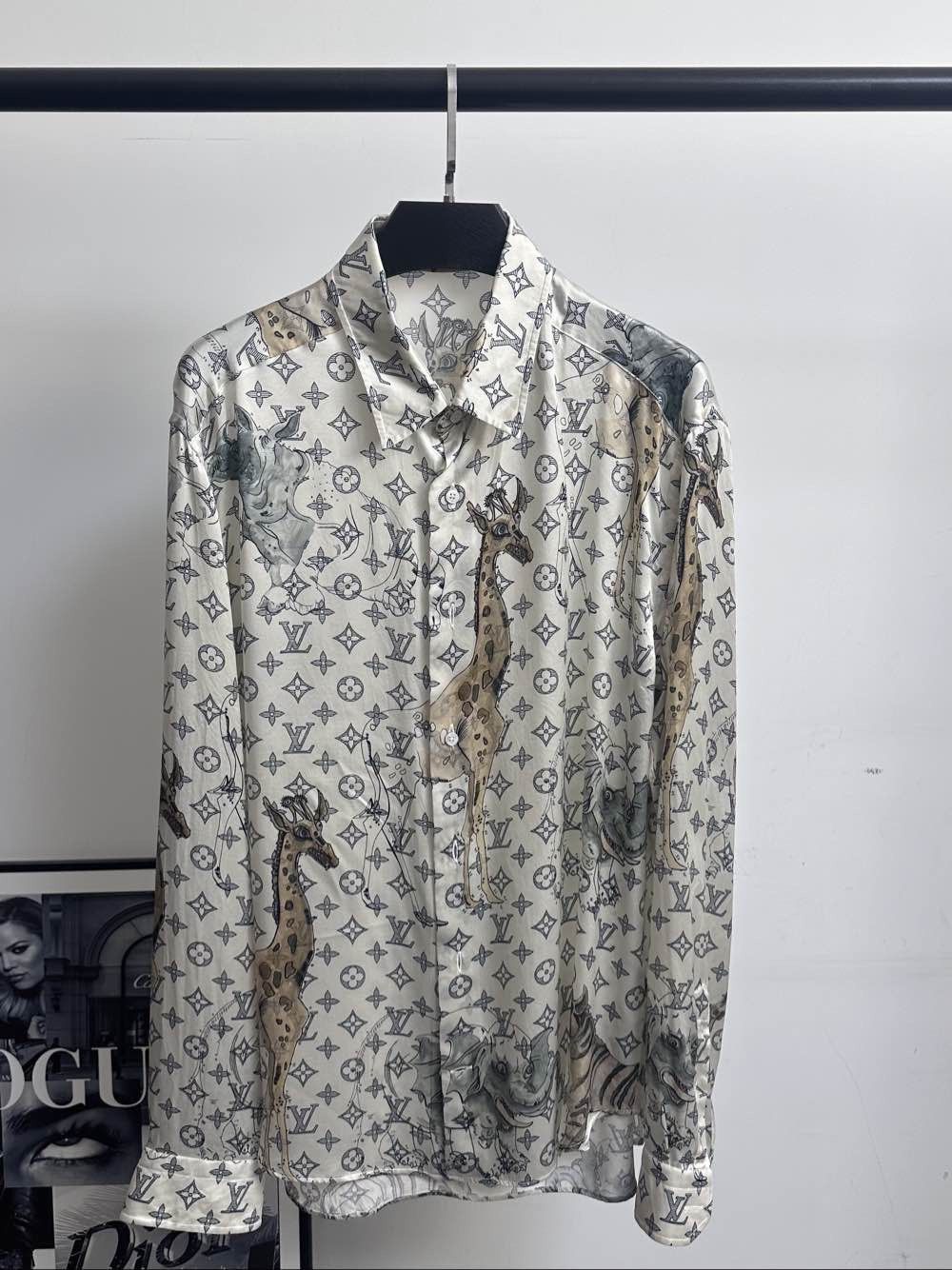 Louis Vuitton Louis Vuitton Animal Monogram Silk Shirt XL Size US XL / EU 56 / 4 - 1 Thumbnail