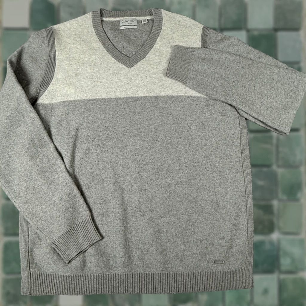 Calvin Klein Calvin Klein Premium Lambswool V-Neck Sweater Mens XL Gray Color Block Pullover Knitwear Casual Dressy Size US XL / EU 56 / 4 - 1 Thumbnail