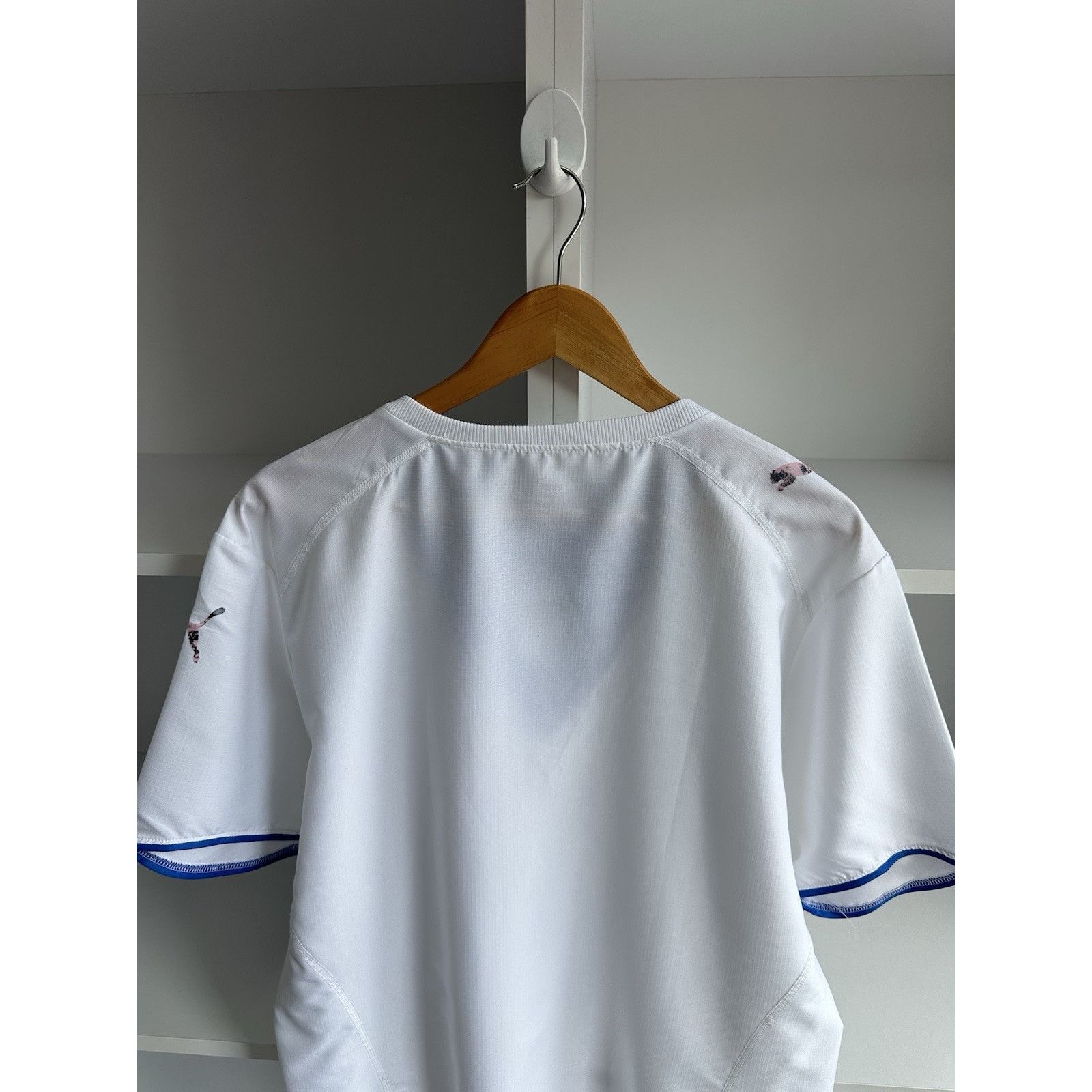 Puma ITALY 2006 AWAY FOOTBALL SHIRT SOCCER JERSEY PUMA sz XL MEN Size US L / EU 52-54 / 3 - 9 Thumbnail