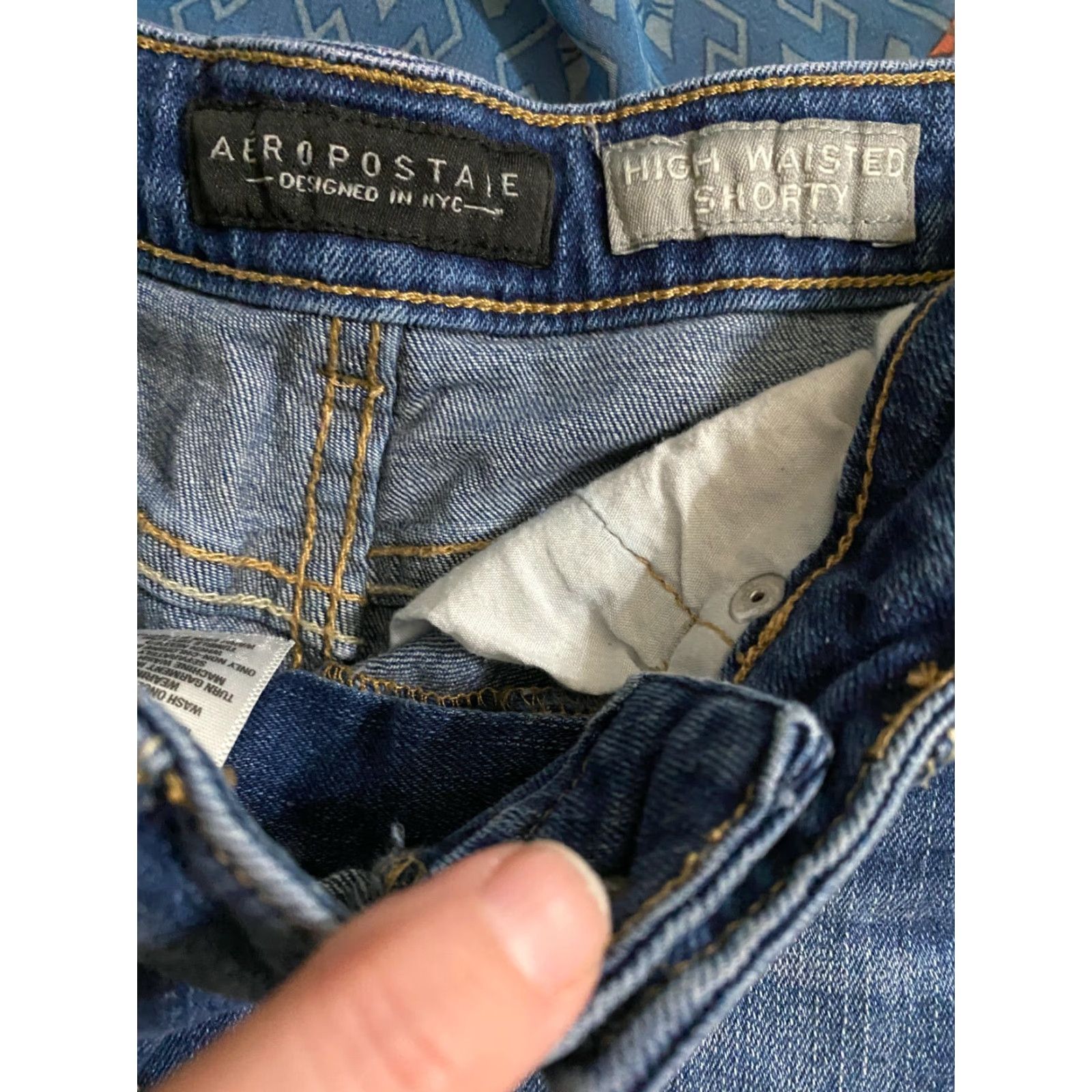 Vintage WOMEN AÉROPOSTALE HIGH WAISTED SHORTY CUT-OFF FRAYED DENIM SHORTS Size 4 Size 27" / US 4 / IT 40 - 3 Thumbnail