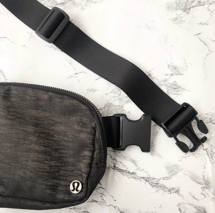 Lululemon Everywhere Belt Bag Aqueous Ikat Jacquard Black Highlander Size ONE SIZE - 3 Thumbnail