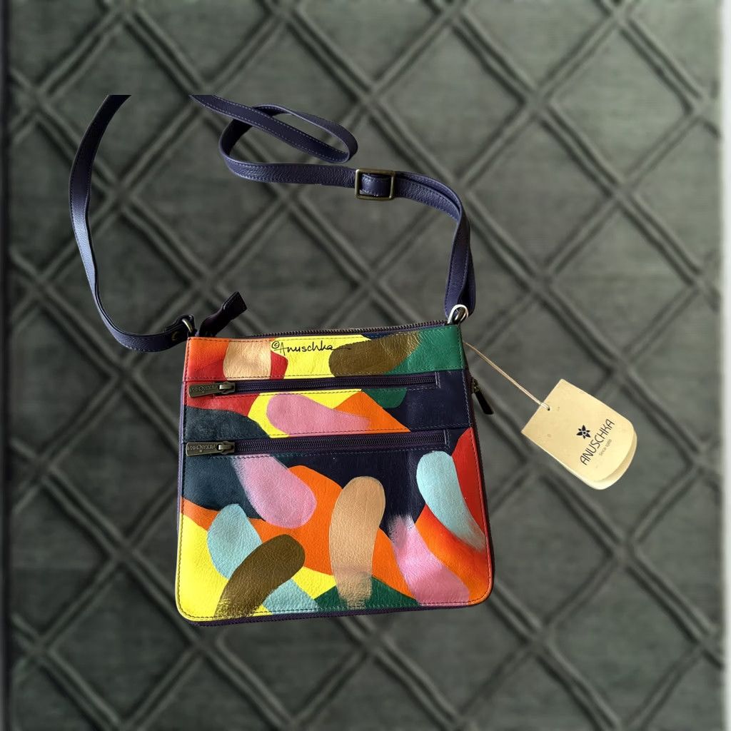 anuschka multi pocket travel crossbody bag Buy Sapphire King Leather Hand Painted Compartment Medium Add a unique touch to your wardrobe with this Floral Passion multi compartment leather hand painted medium crossbody bag VINTAGE? No — (Original has