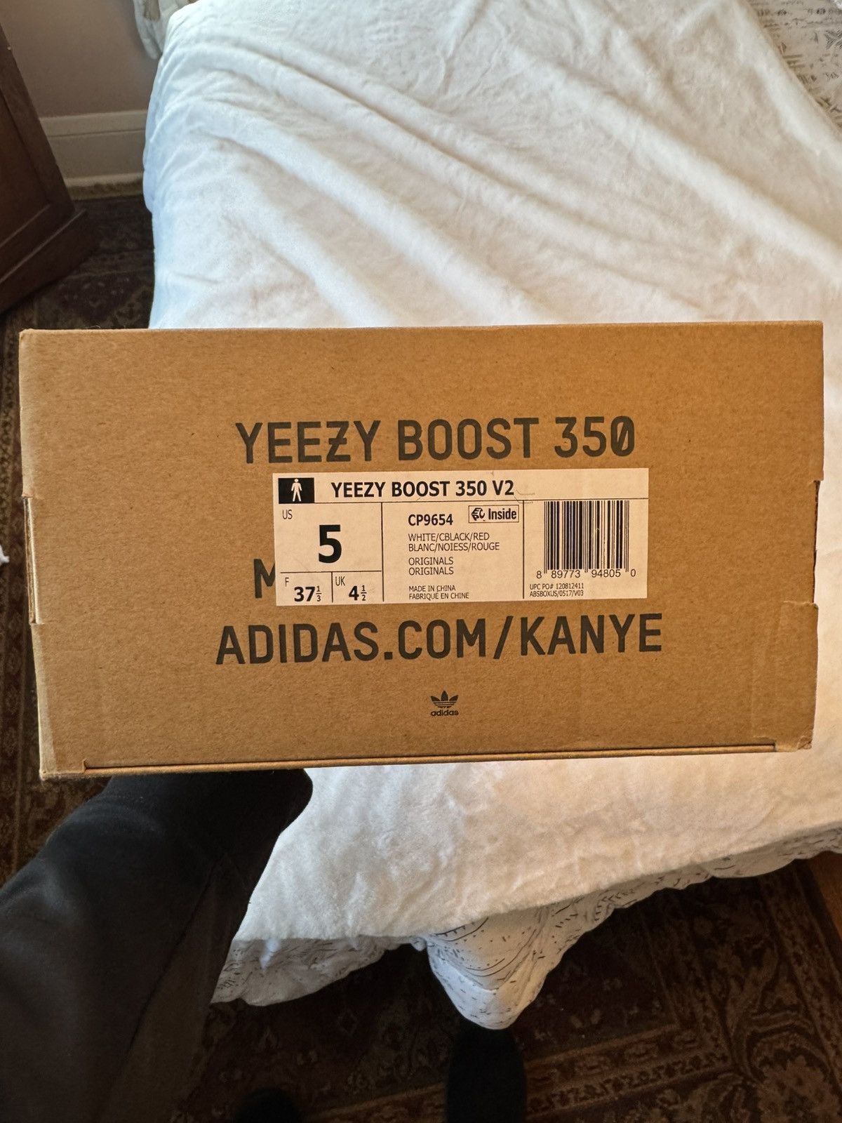 Adidas × Yeezy Yeezy triple whites Size US 5 / EU 37 - 6 Thumbnail