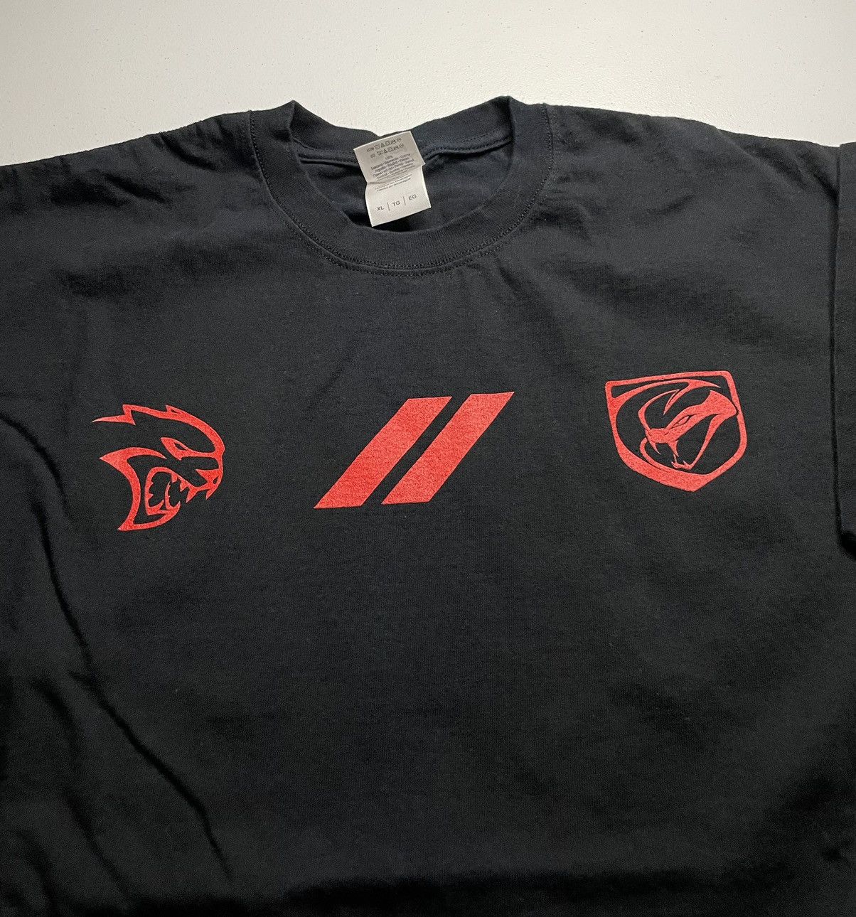 Gildan Dodge Challenger. Dodge viper logo car front & back T-shirt Size US XL / EU 56 / 4 - 2 Thumbnail