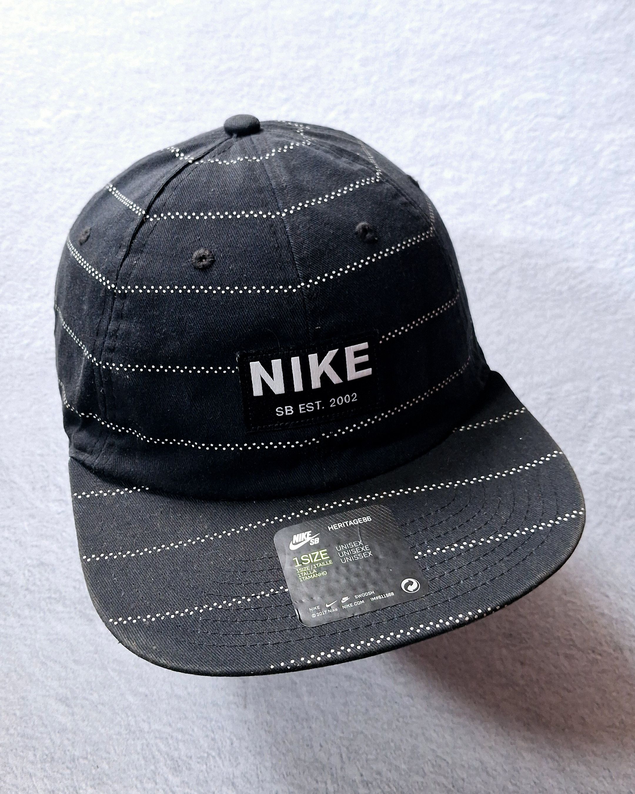 Nike SB NIKE SB SKATEBOARD HERITAGE86 BW STRIPED STRAPBACK CAP 2017 Size ONE SIZE - 1 Thumbnail