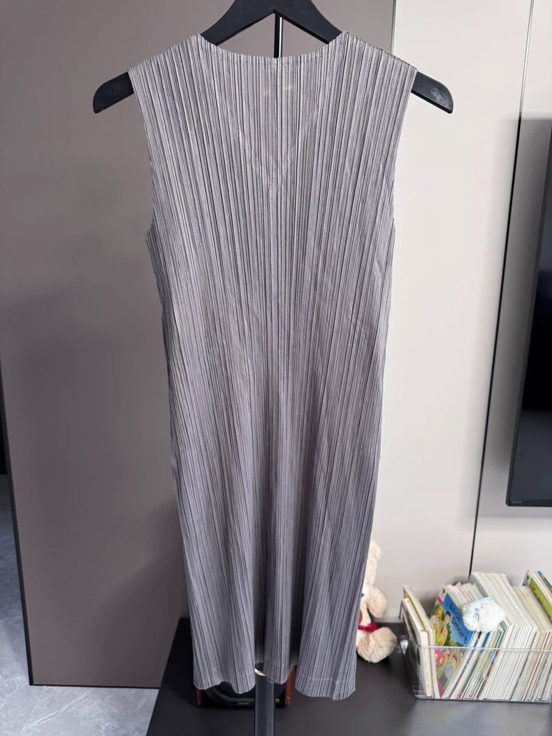 Issey Miyake Issey Miyake Dark grey pleated vest Size L / US 10 / IT 46 - 2 Thumbnail