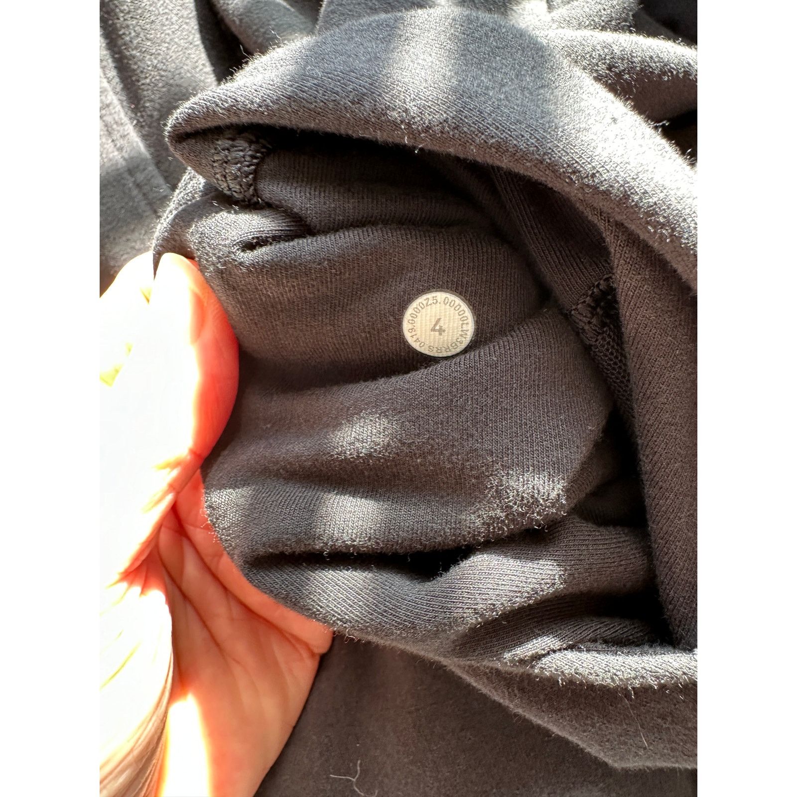 Lululemon Lululemon Black Long Sleeve Pullover Front Pocket Hoodie 4 Size S / US 4 / IT 40 - 10 Thumbnail