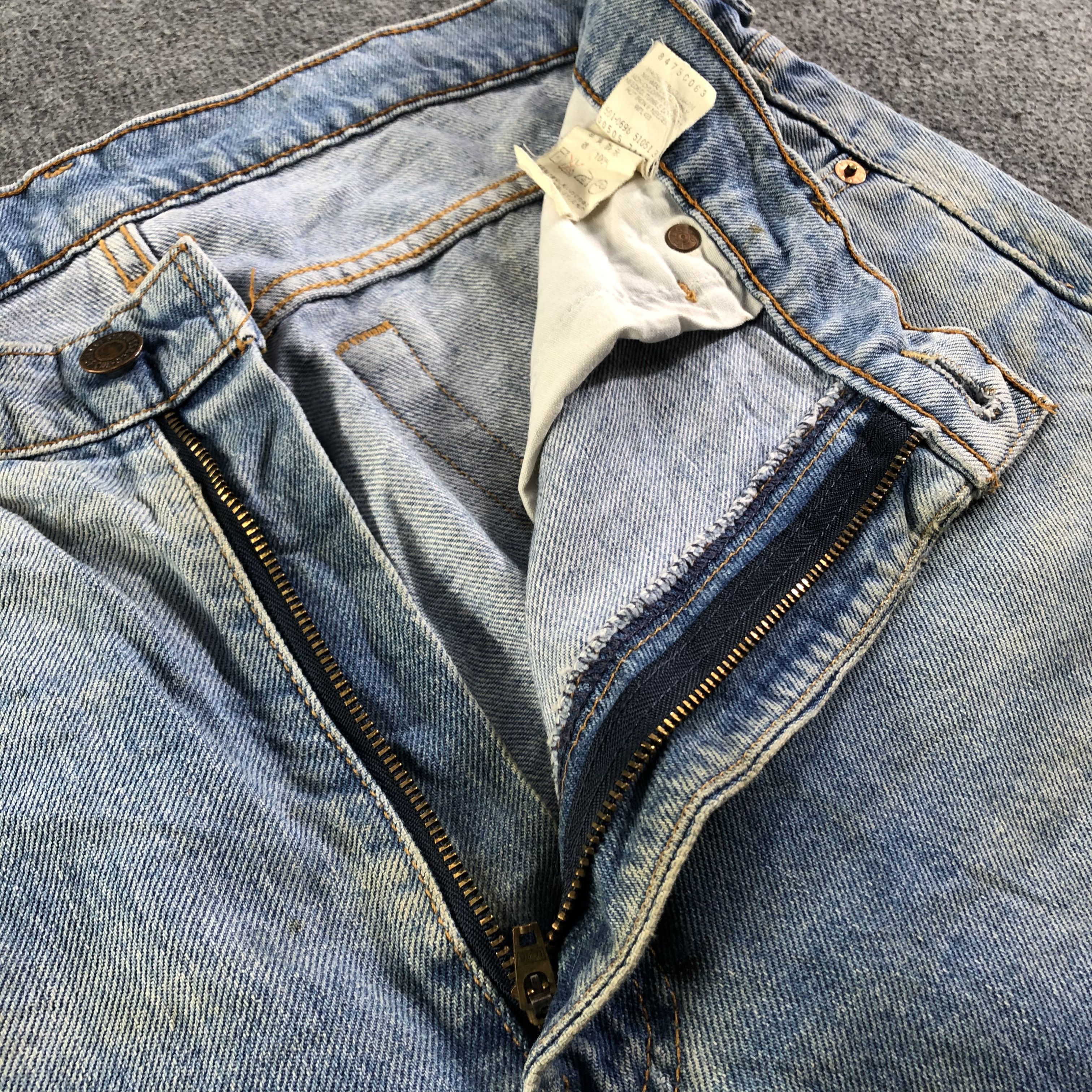 Levi's 90s Vintage Blue Wash Levis 505 Jeans-J3969 Size US 36 / EU 52 - 8 Thumbnail