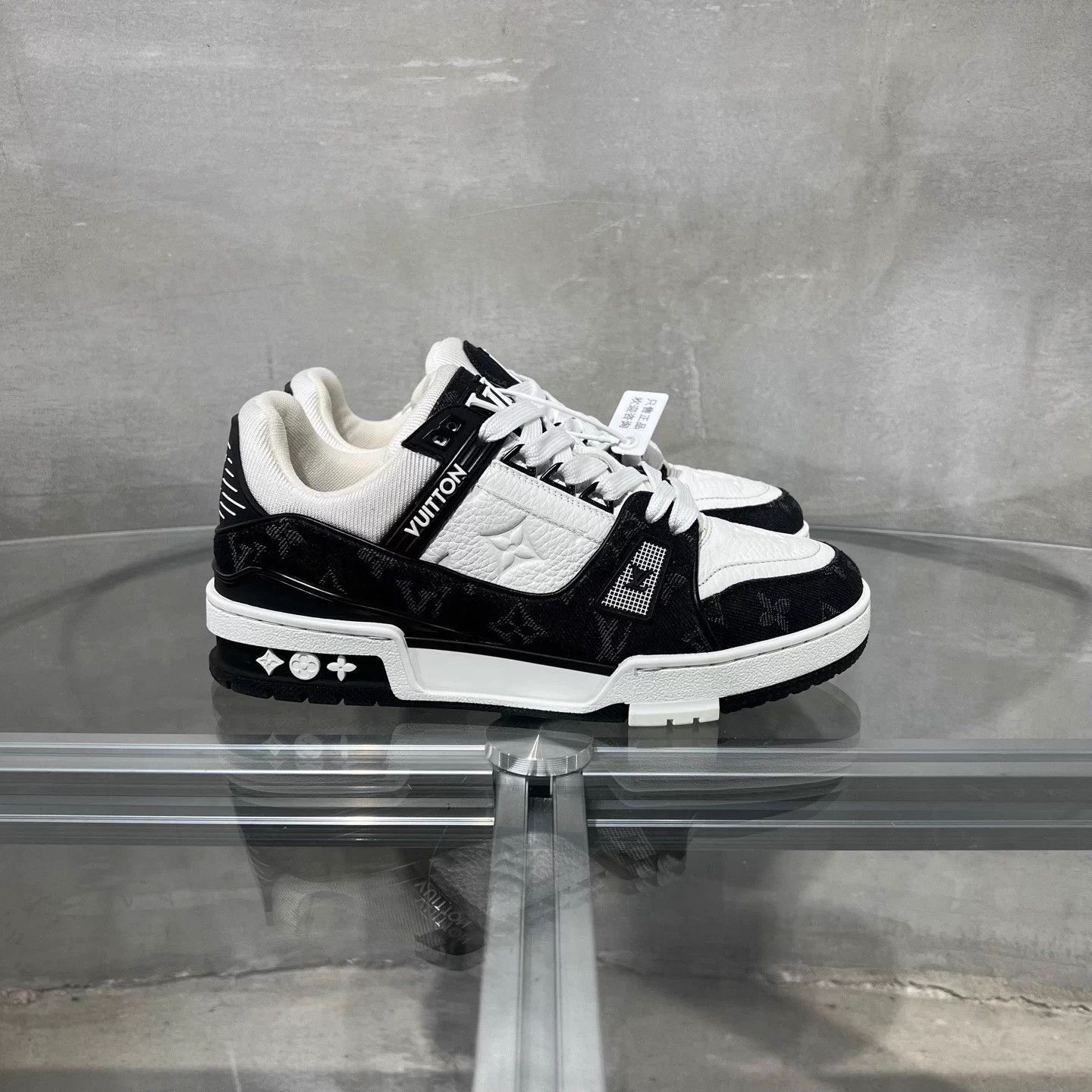 Louis Vuitton LV Trainer Black/White UK3/37 Size US 6 / IT 36 - 4 Thumbnail
