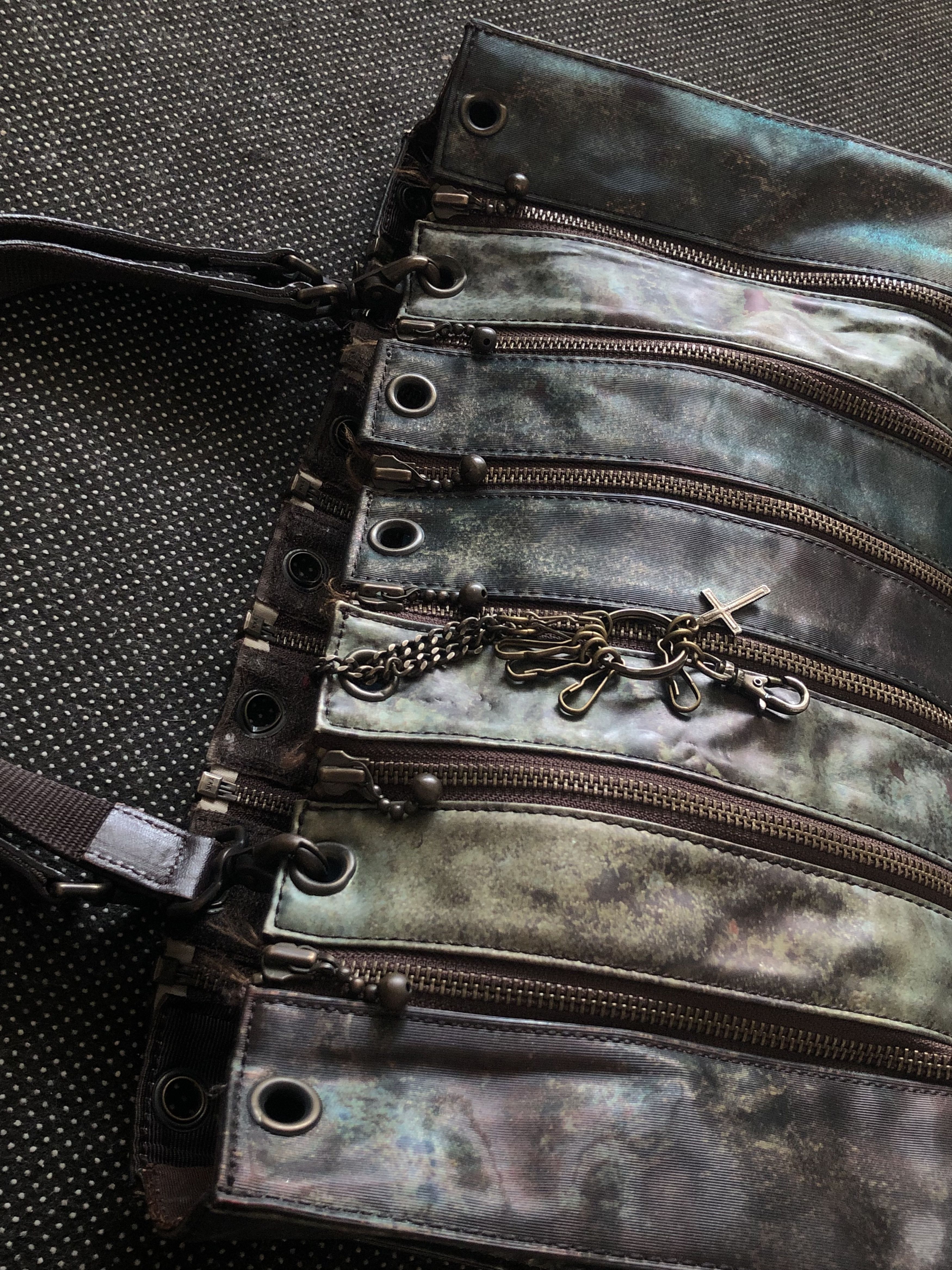 Jean Paul Gaultier GRAIL🔥FW1995 “CYBER” HOLOGRAPHIC MULTI ZIP BONDAGE BAG Size ONE SIZE - 10 Thumbnail