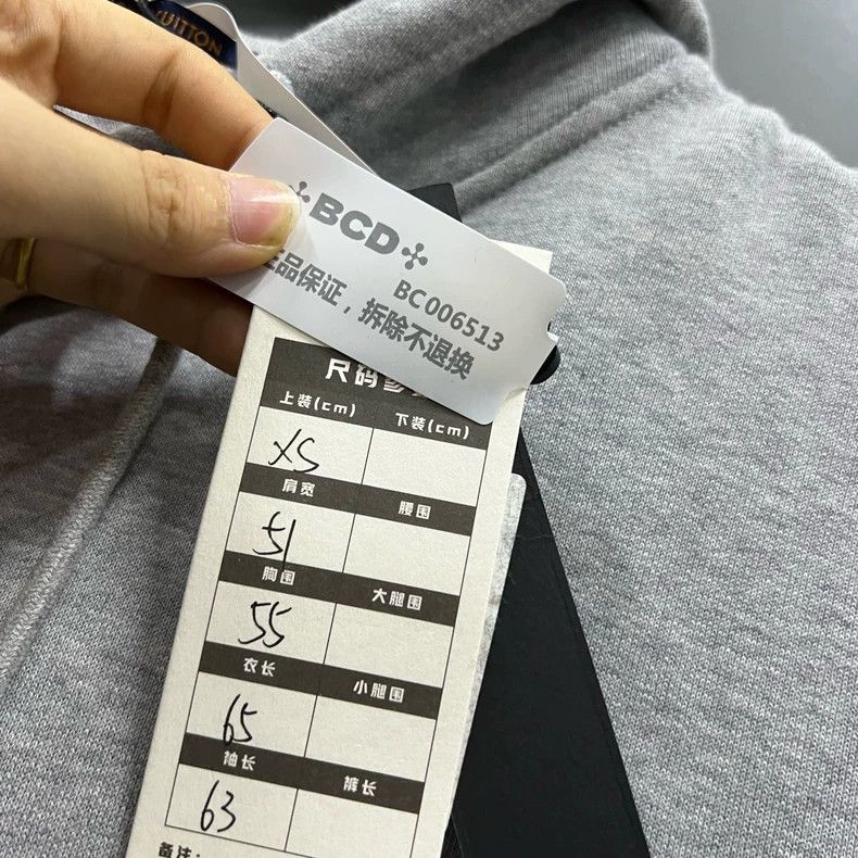 Louis Vuitton Louis Vuitton Figure print hoodie 2502-Nextarrow Size US XS / EU 42 / 0 - 6 Thumbnail