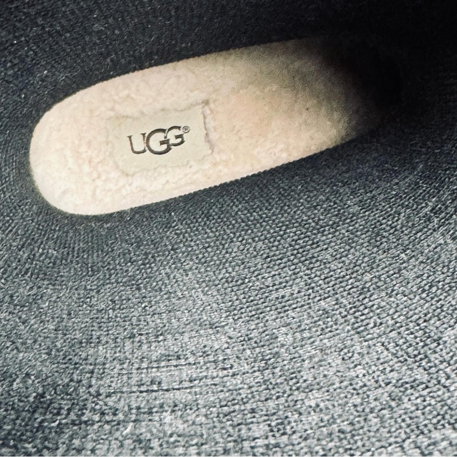 Ugg NWOT. UGG. Surrey Waterproof Wet Knot Rain Boot. Size 7. Size US 7 / IT 37 - 2 Thumbnail