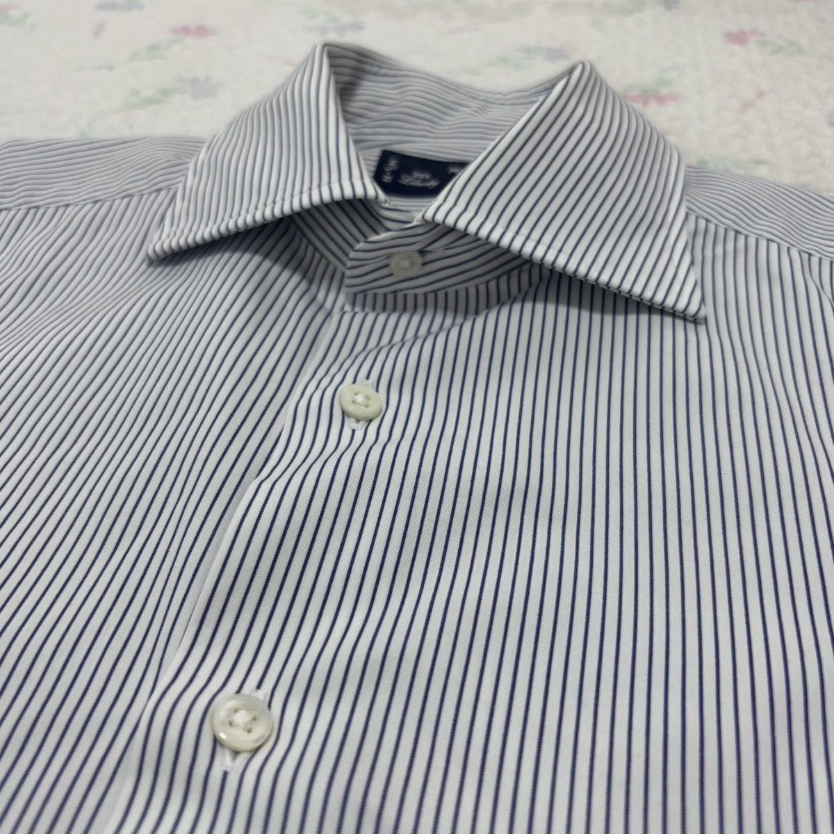 Maker’s Shirt Kamakura Striped Spread Collar Shirt in White, Men's — image 4 of 6