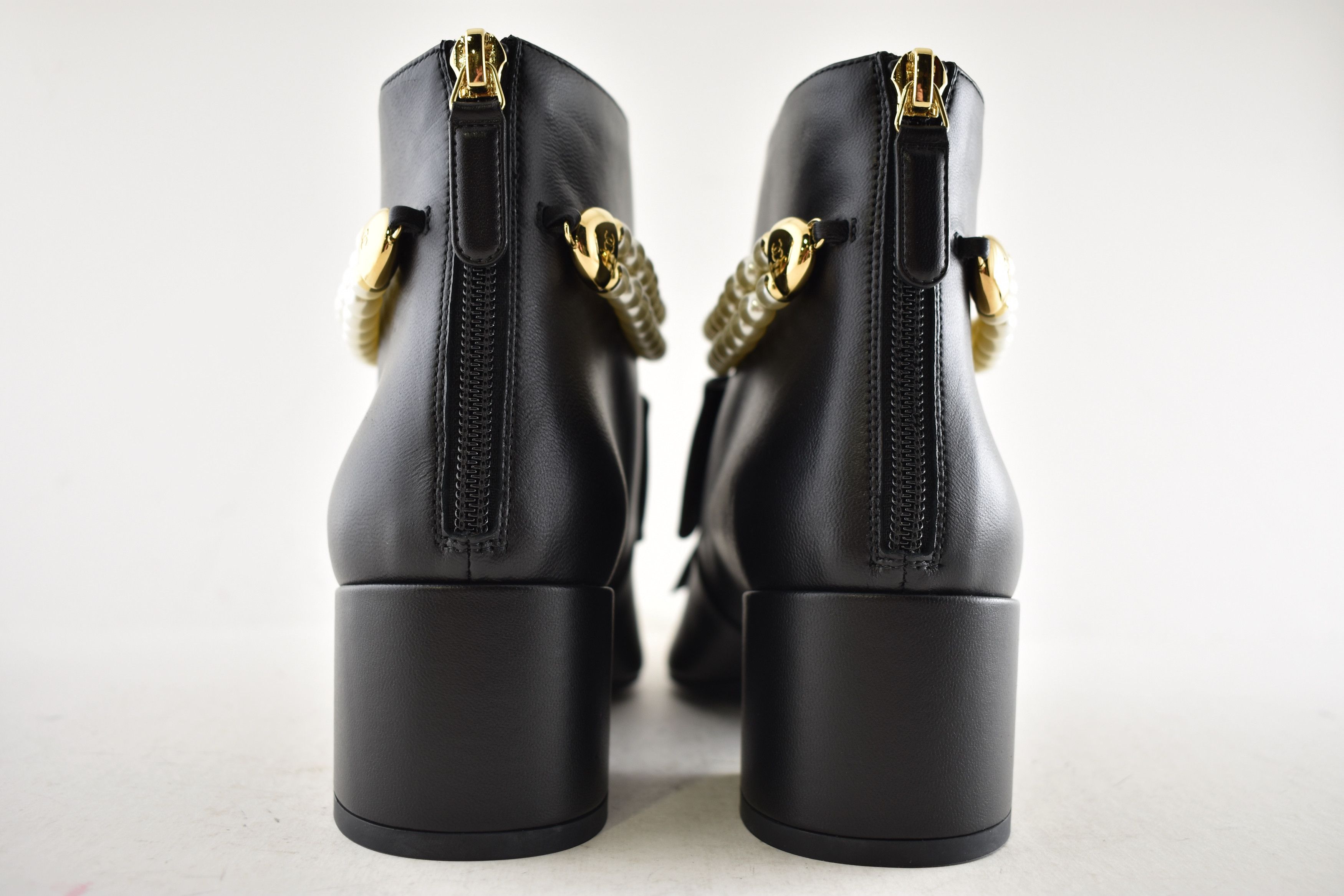 Chanel Chanel 24A Pearl CC Bow Pointed Short Ankle Heel Boots 38 Size US 8 / IT 38 - 23 Thumbnail