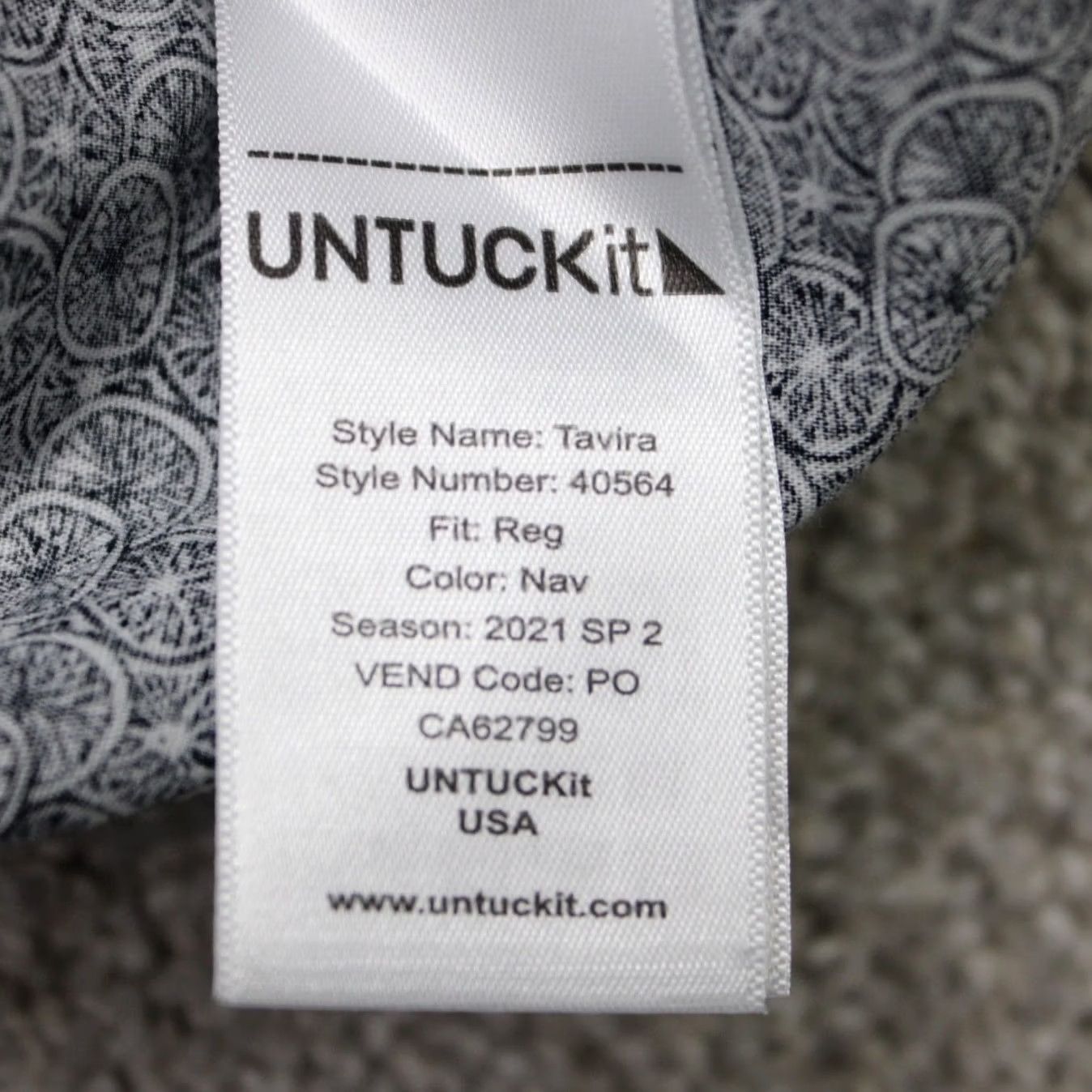 UNTUCKit UNTUCKit AOP Shirt Mens XL Blue Tavira Wheels All Over Print Cotton Short Sleeve Button-Up Shirt Mens XL Blue Geometric Pattern 80s? Size US XL / EU 56 / 4 - 7 Thumbnail