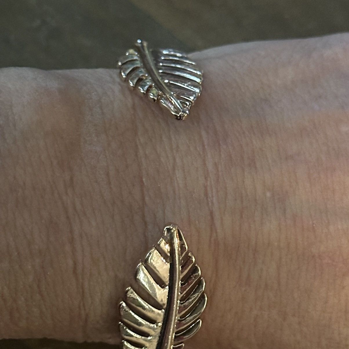 Other Gold tone leaf cuff bracelet Size ONE SIZE - 2 Thumbnail