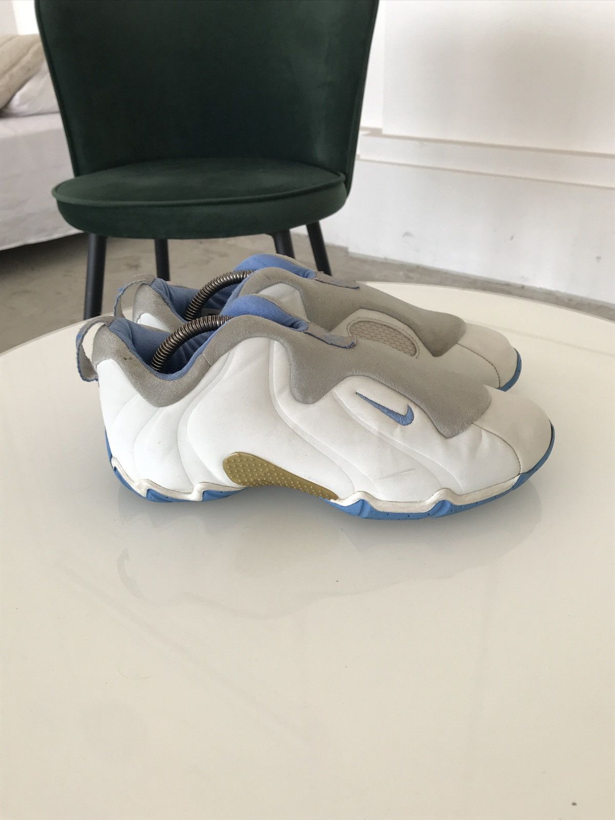 Nike Vintage Nike Shoes Basketball Embroiled Swoosh Size 40 Size US 7 / EU 40 - 1 Thumbnail