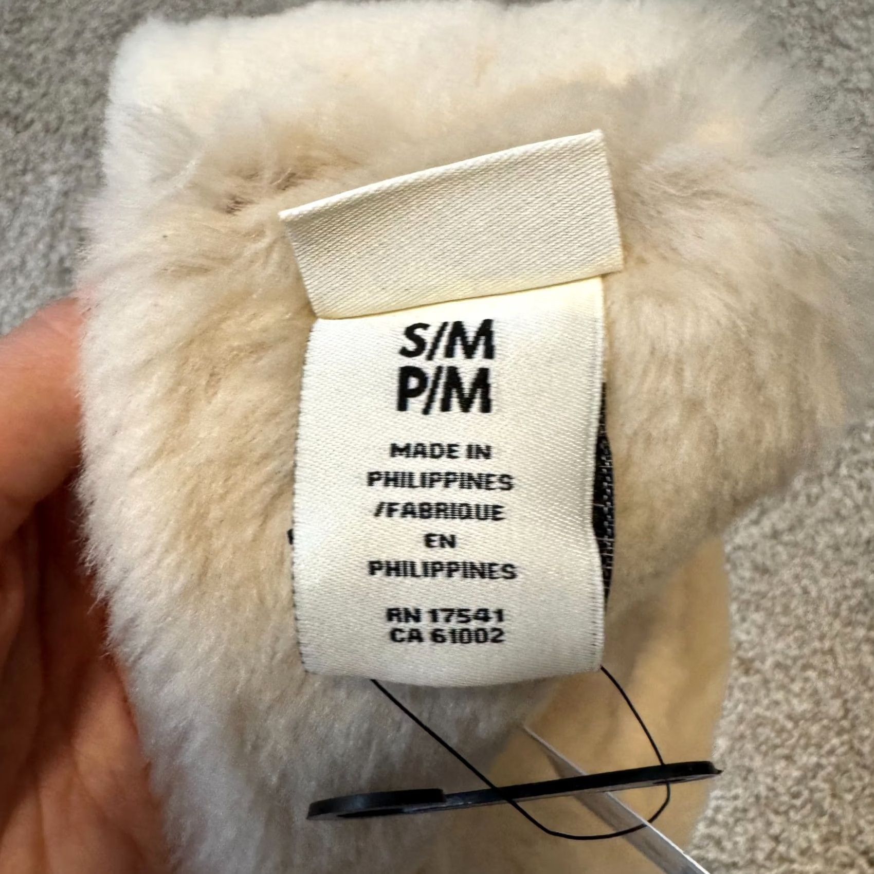 UGG Reversible Shearling Headband NWT NWT Womens UGG Water Resistant Sheepskin Reversible Headband  main image 3