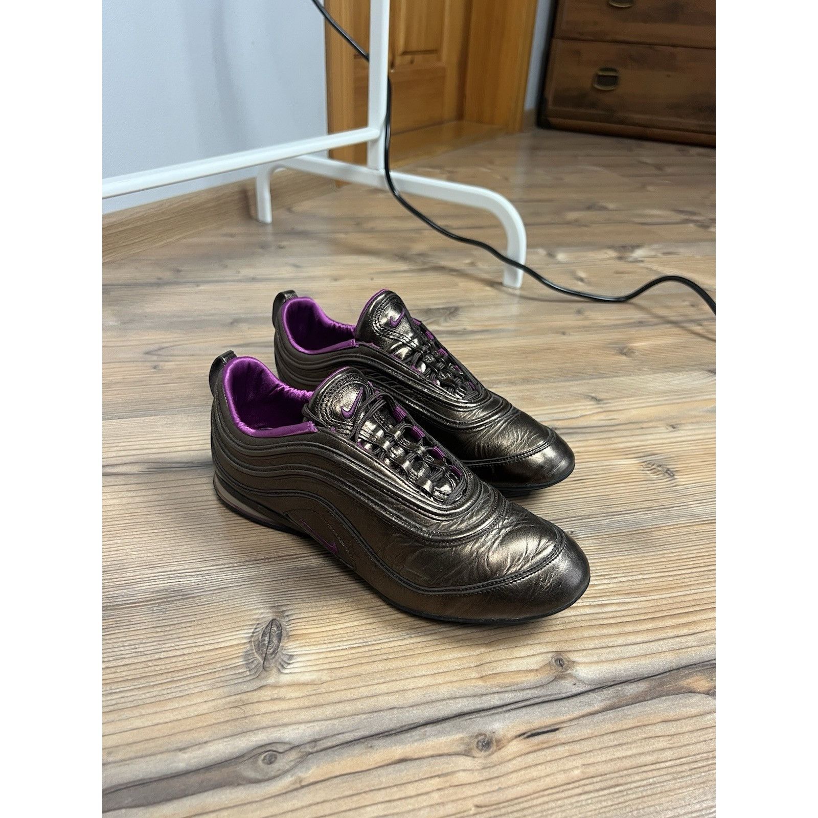 Nike Nike Vintage Womens Gold Bronze Flat Sneakers Size 39 US 8 Size US 8 / IT 38 - 7 Thumbnail