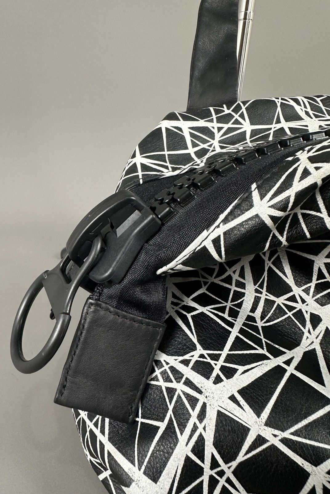 Yohji Yamamoto Kawa - Kawa Big Zipper Abstract Print Leather Hand Bag Size ONE SIZE - 3 Thumbnail