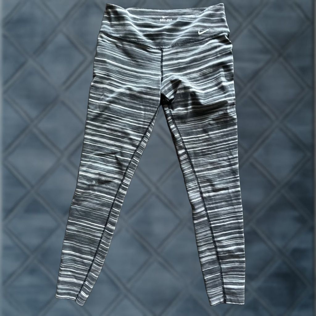 Nike Nike Women's Training Tight Leggings Gray Striped Medium Sportswear Size 32" / US 10 / IT 46 - 1 Thumbnail