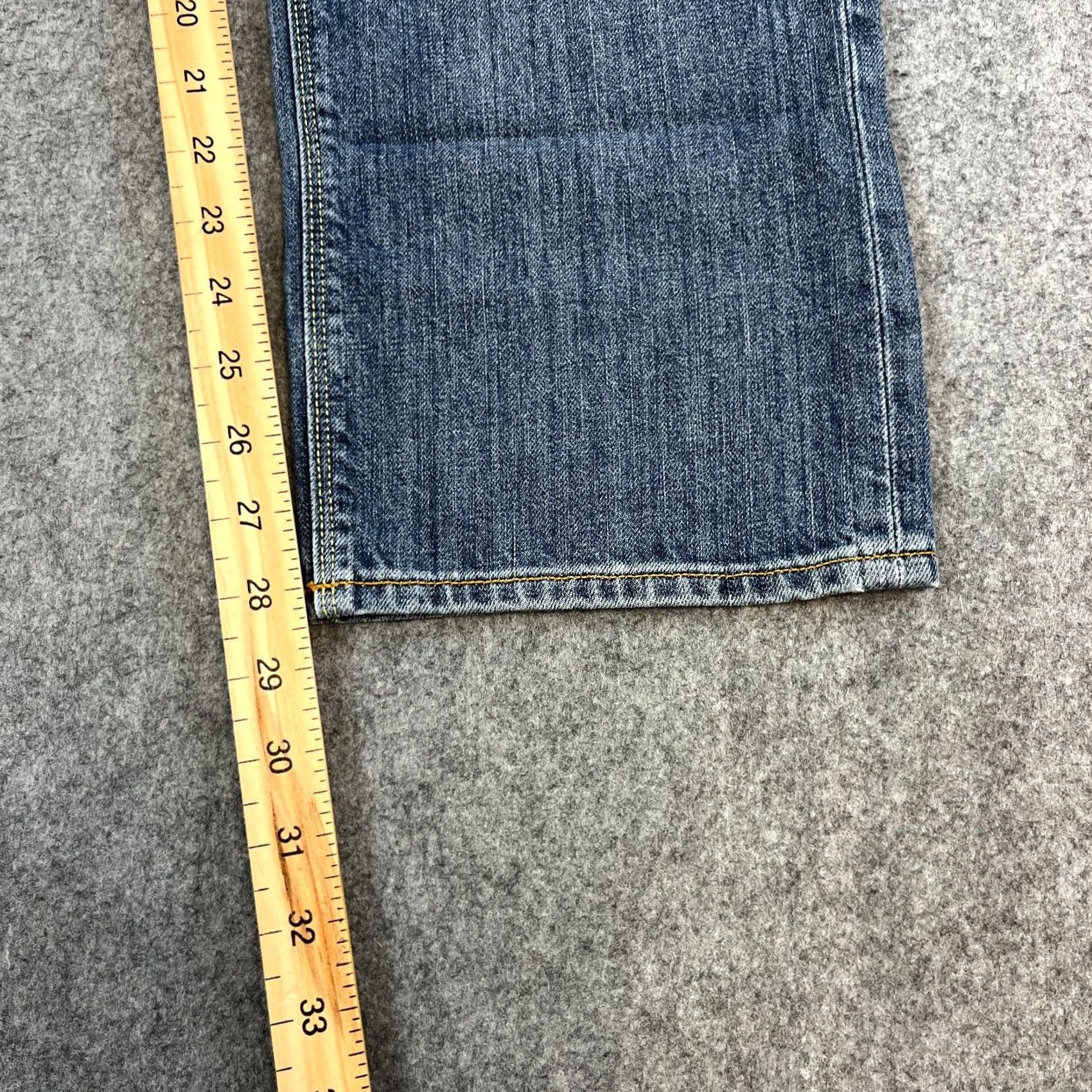 Hugo Boss HUGO BOSS Jeans Regular Straight 30 30 Mid Wash Blue Whiskers 100% Cotton Mens Jeans Regular 30in Blue Vintage: No Size US 30 / EU 46 - 4 Thumbnail