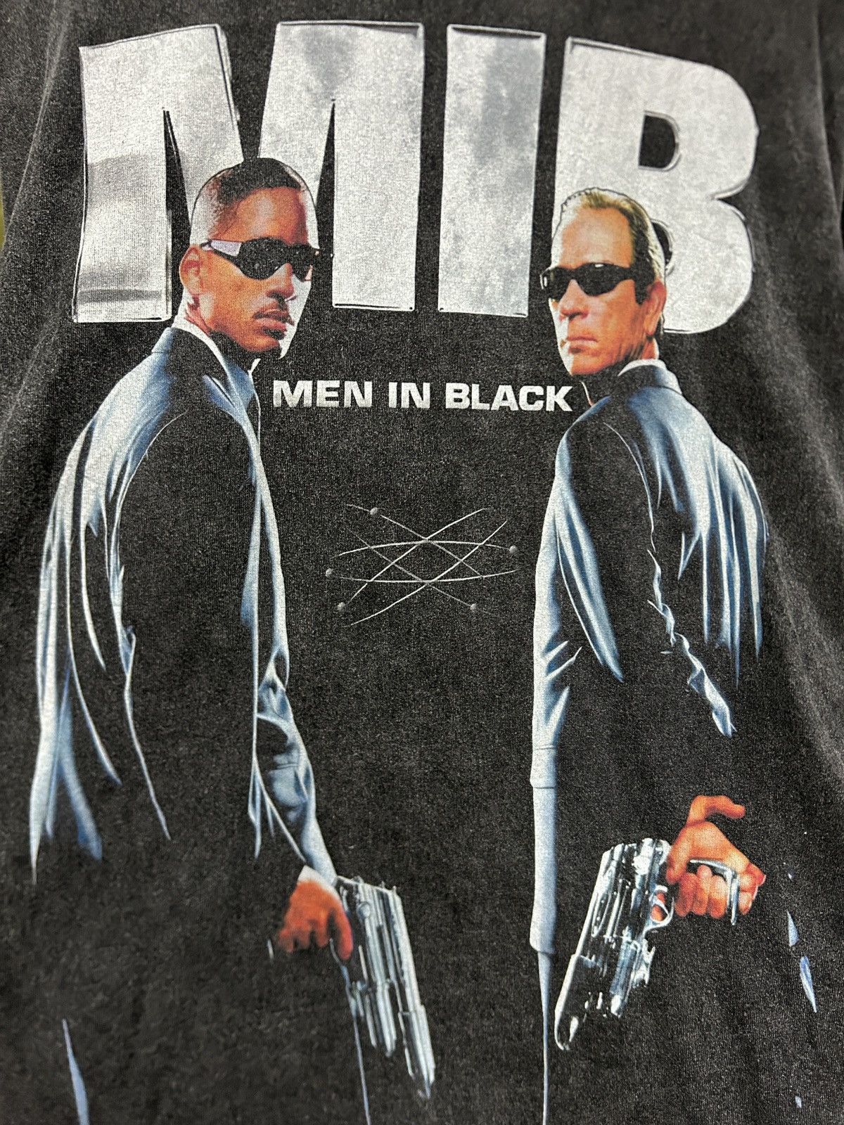 Vintage Vintage Men In Black Will Smith Movie Sun Faded Tee Size US L / EU 52-54 / 3 - 3 Thumbnail