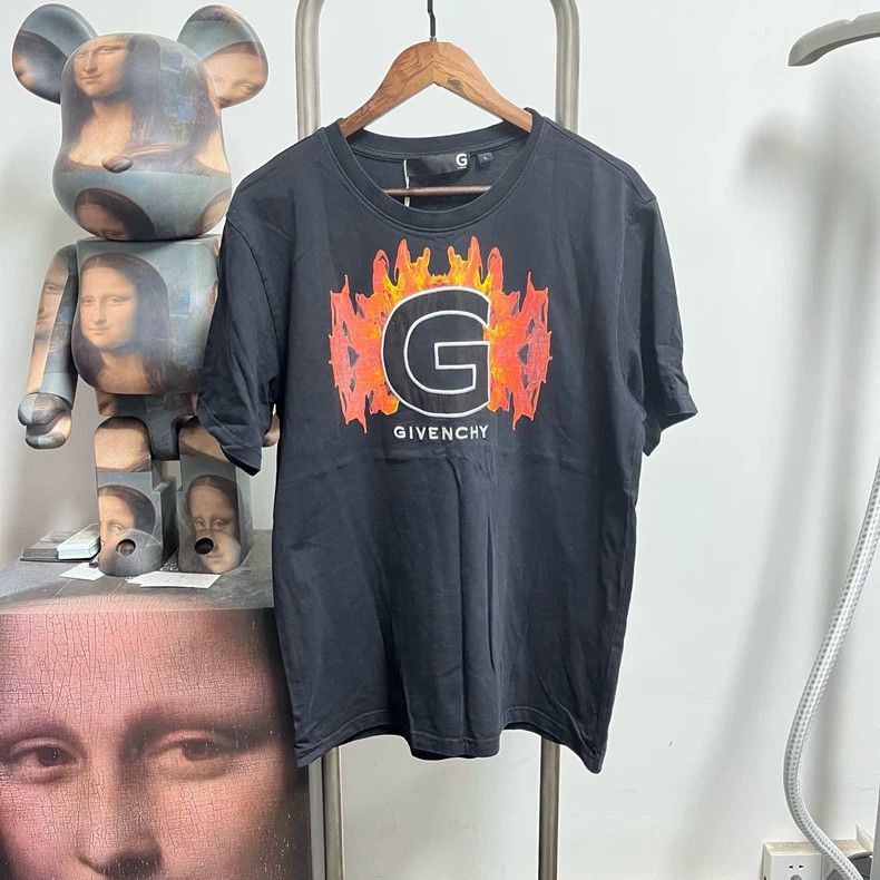 Givenchy Givenchy Flame Logo Short Sleeve M1010 Size US L / EU 52-54 / 3 - 1 Thumbnail