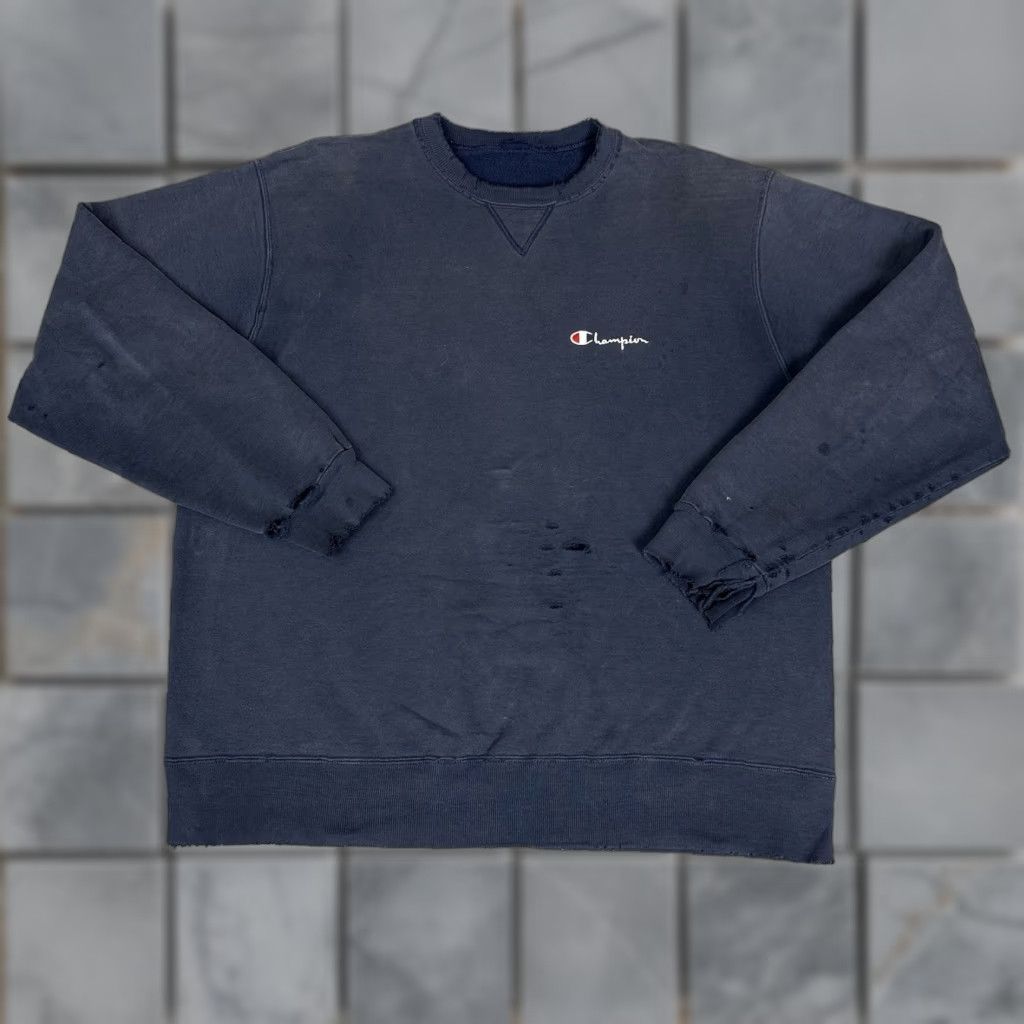 Champion VINTAGE Champion Sweatshirt Mens Large Blue Sun Faded Distressed Script Thrashed Size US L / EU 52-54 / 3 - 1 Thumbnail