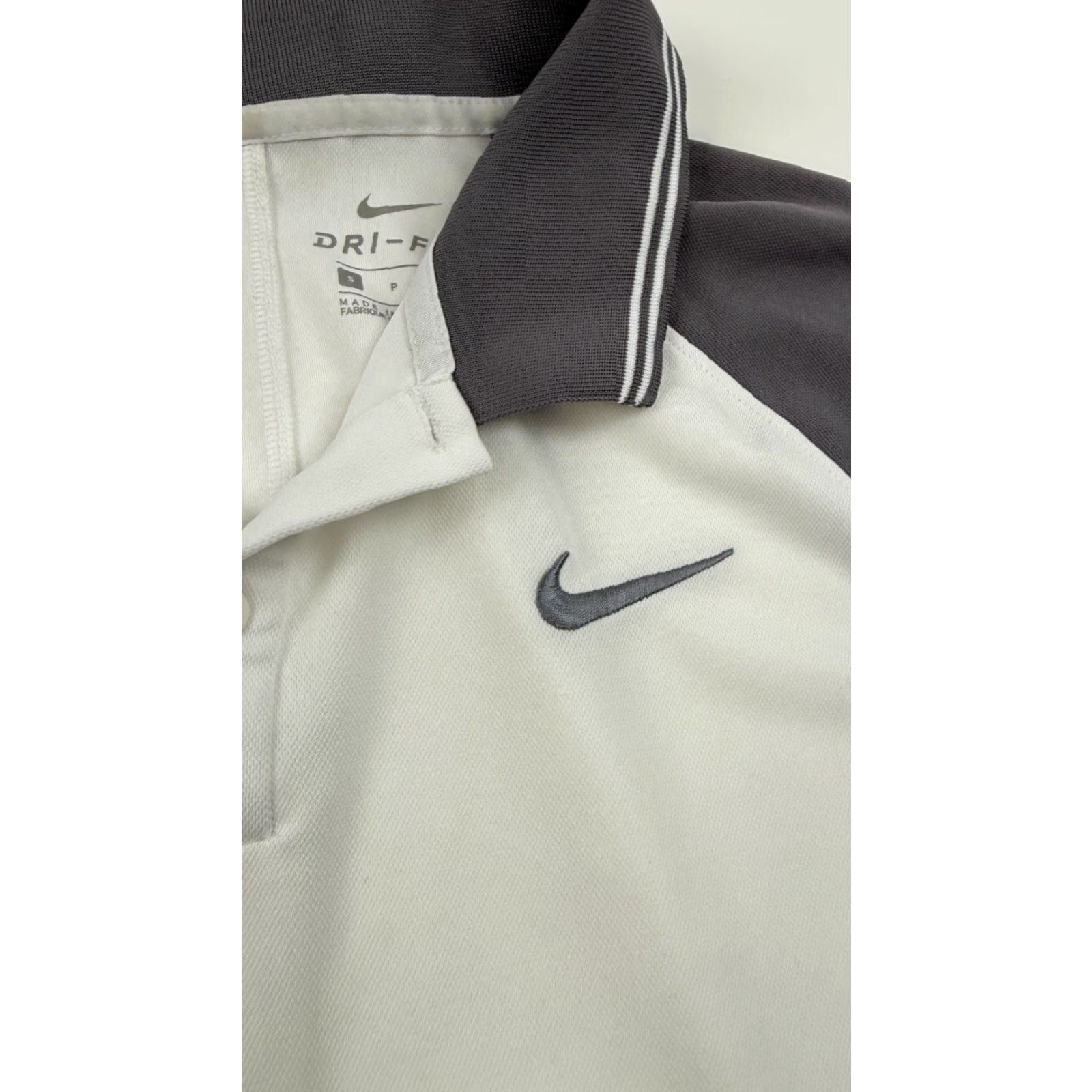 Nike Nike Polo Shirt Mens Small White Gray Golf AO9706-100 Dri-Fit Collared Short Sleeve Breathable Regular Fit Solid Sports 90s? Size US S / EU 44-46 / 1 - 2 Thumbnail