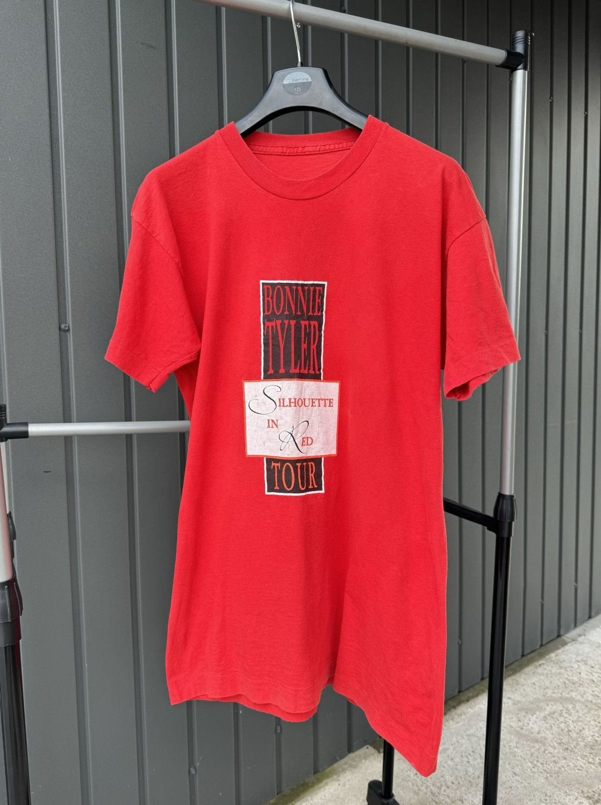 Band Tees Vintage Bonnie Tyler 1994 Silhouette in Red Rare T shirt Tee Size US XL / EU 56 / 4 - 1 Thumbnail