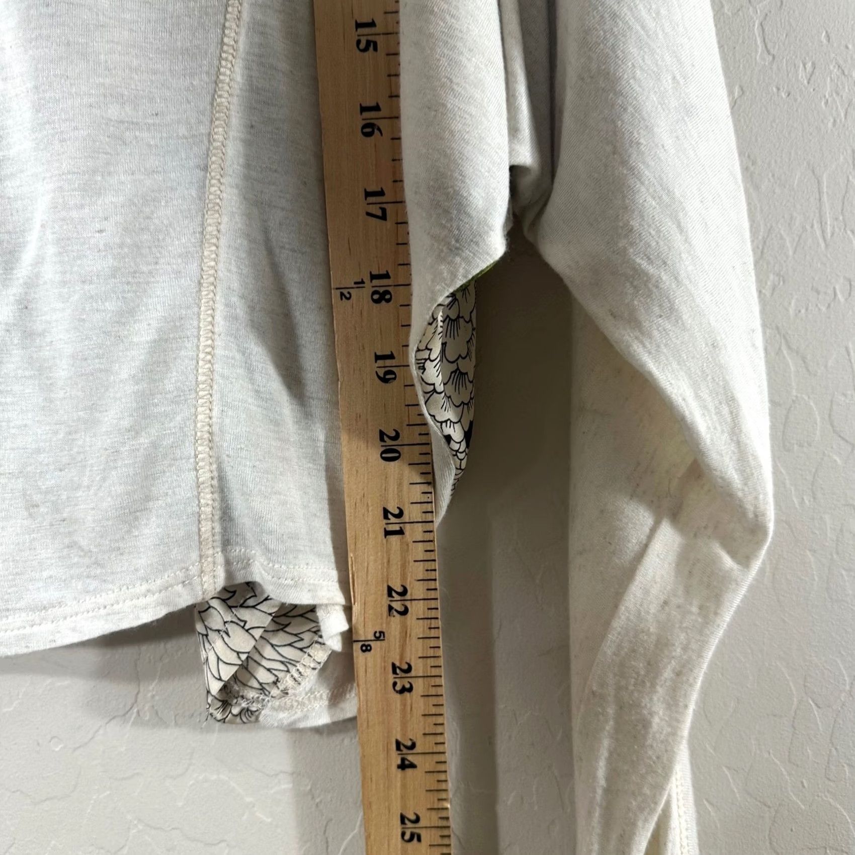 Anthropologie Tiny Anthropologie Floral Batwing Ruched Front Long Sleeve Top White S Size S / US 4 / IT 40 - 5 Thumbnail
